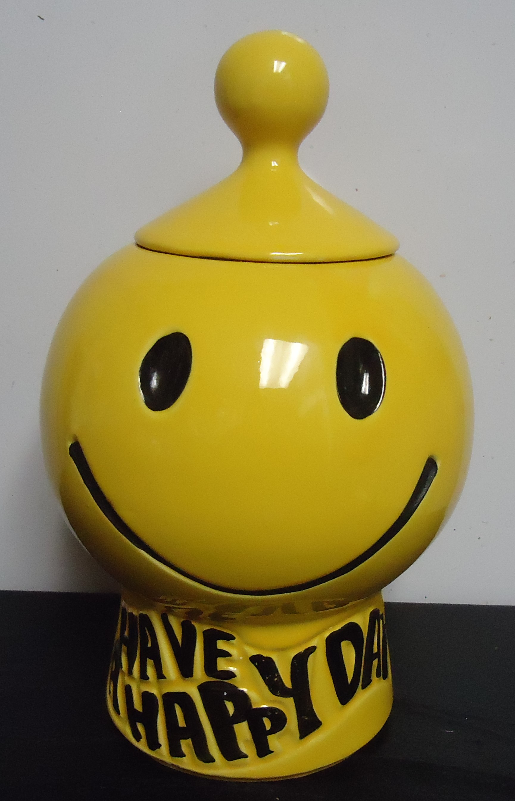 (1) "Vintage" 70's Retro Smiley Face
Cookie Jar (McCoy USA)
$75.00