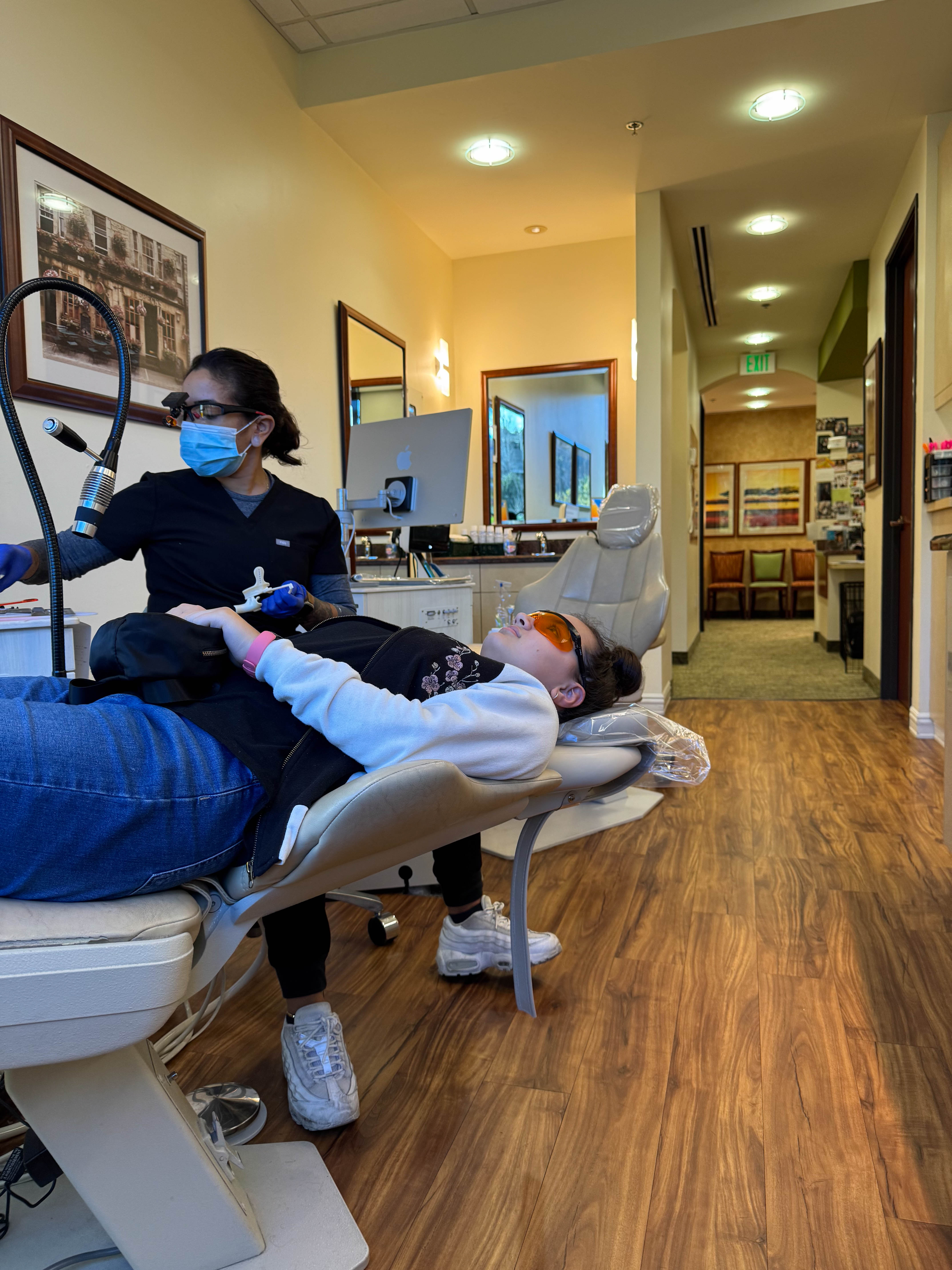 It's Ariela's turn to start Invisalign