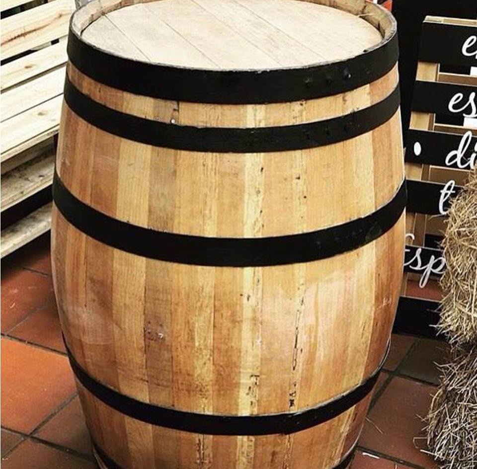 Barril
Medidas: 1.10m de Altura
60cm de Diámetro
Alquiler $100.000
