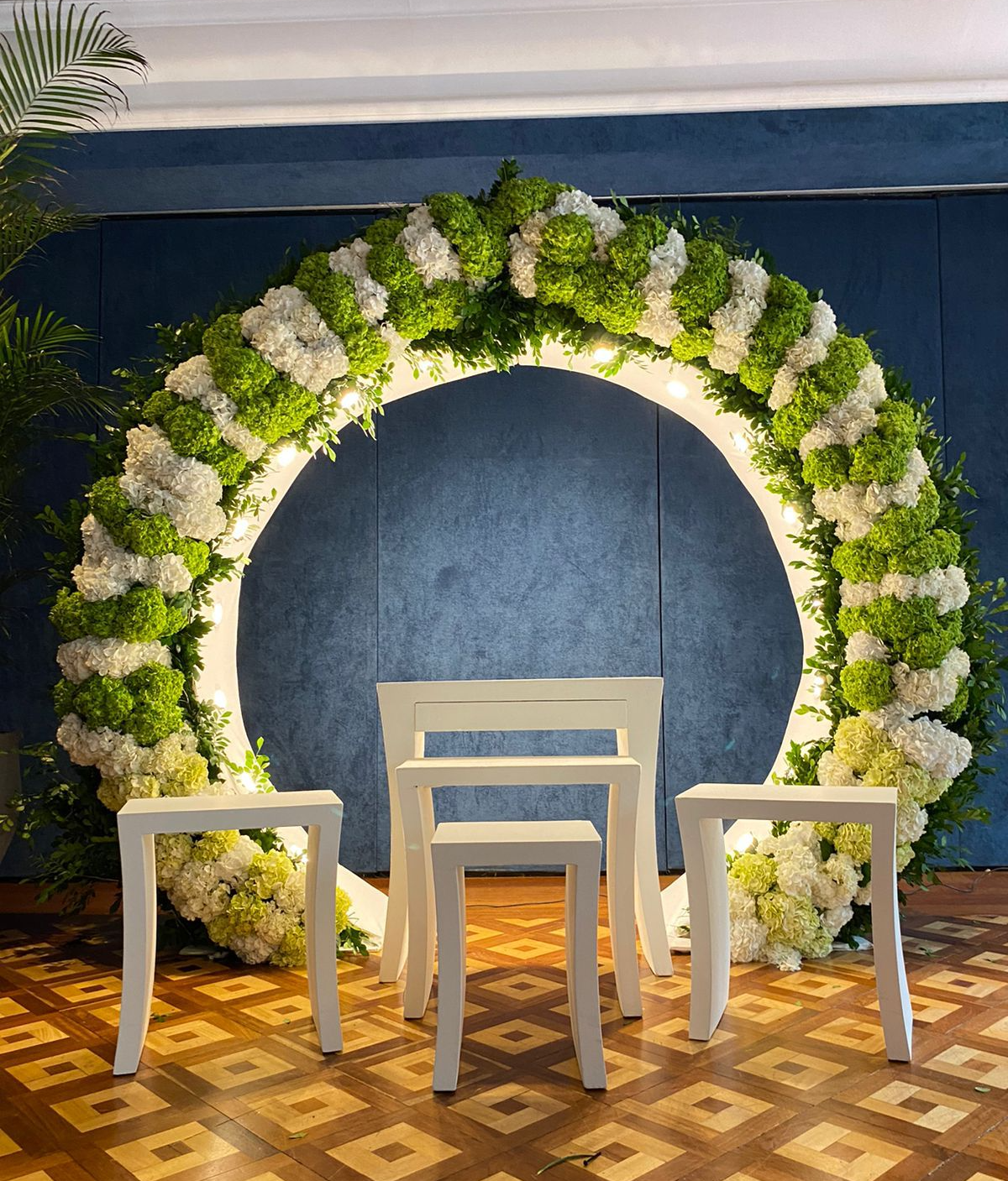 Arco de luces con follaje y
 Fl2.20m de Altura
1.98m Diámetro  Interno 
2.60m Diámetro externo ores 
$1.900.000
