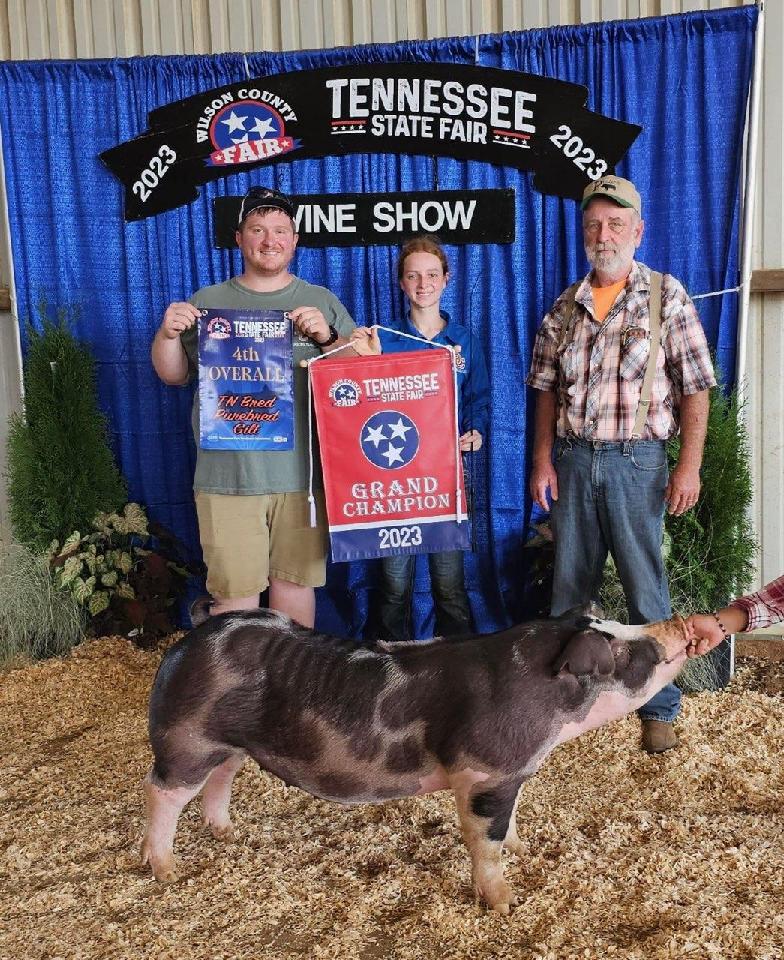 Jacey Bowers
2023 Tennessee State Fair
Champion Spot Gilt
Champion TN Bred Spot Gilt
4th Overall TN Bred Spot Gilt
