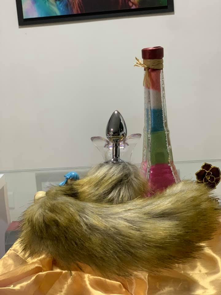 PLUG ANAL TALLA M EN ACERO, COLA DE ZORRO DORADA Y GRIS PLATA
$ 80.000
