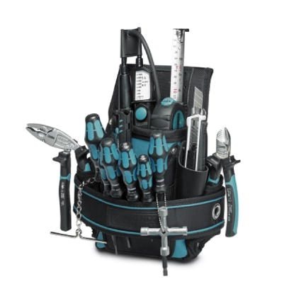 Riñonera para herramientas, equipada con: cortador
de cables, alicates de corte lateral, pelacables, alicates
universales, llave de armario de control, destornillador
plano: 0,5 x 3,0/1,0 x 4,0/1,0 x 5,5 estrella: PH1/PH2,
comprobador tensión, medidor, cinta métrica