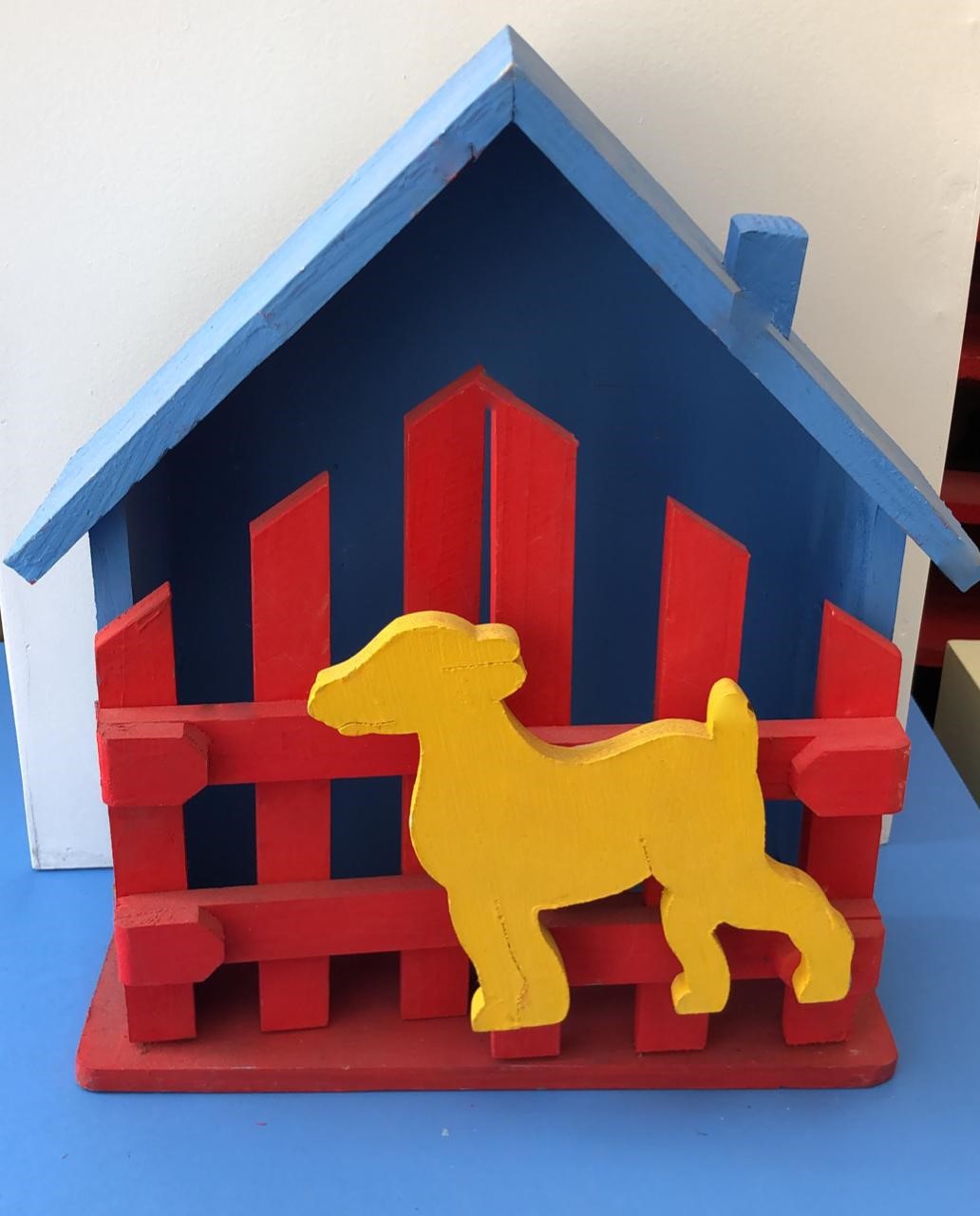 Casita de Perro 
Medidas: 32cm de Ancho x 37cm de Altura 
Alquiler: $ 25.000