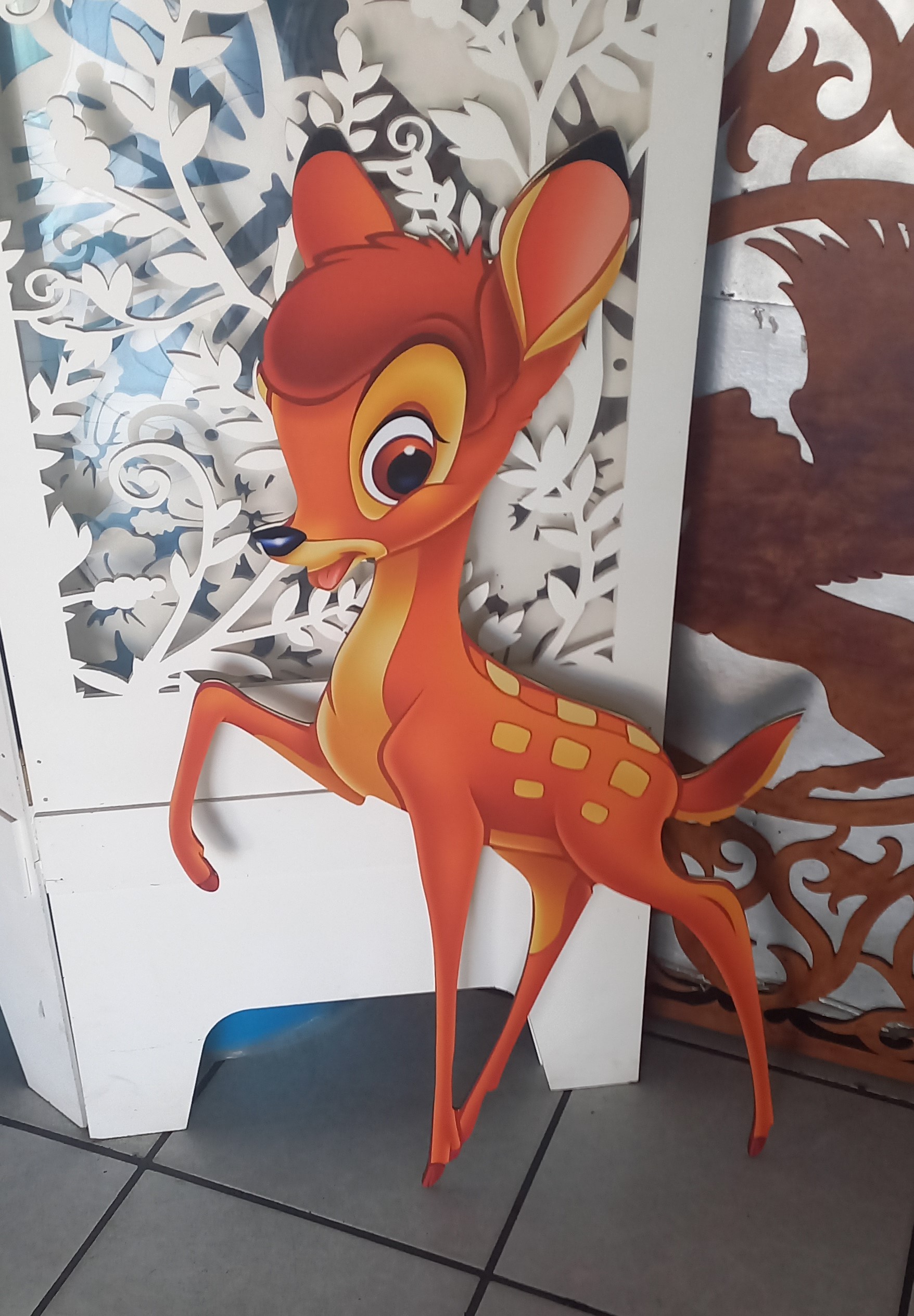 https://0201.nccdn.net/1_2/000/000/09c/2cc/bambi-90cm-alto.jpg
