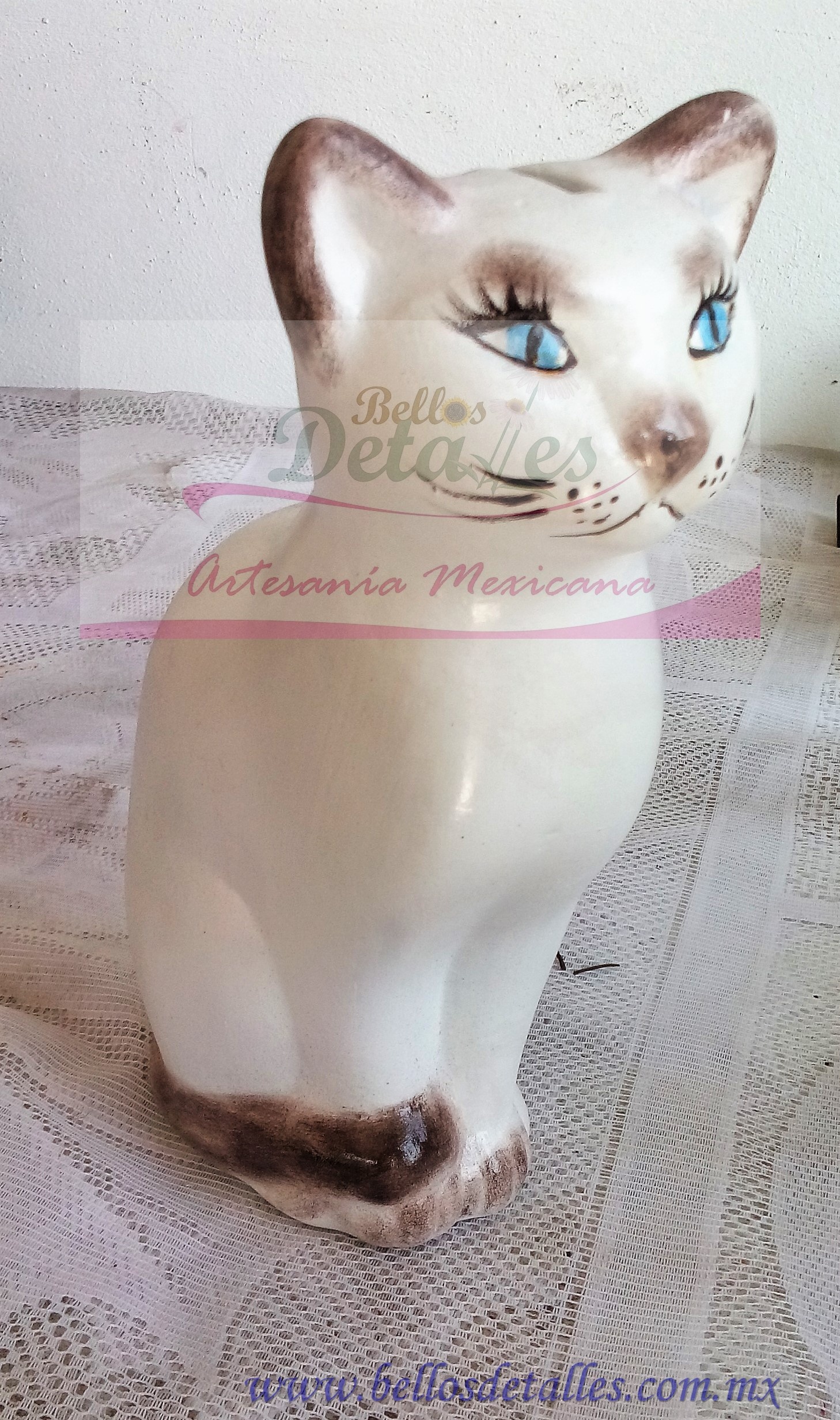 https://0201.nccdn.net/1_2/000/000/09c/754/Gato-blanco--alcanc--a-1458x2465.jpg
