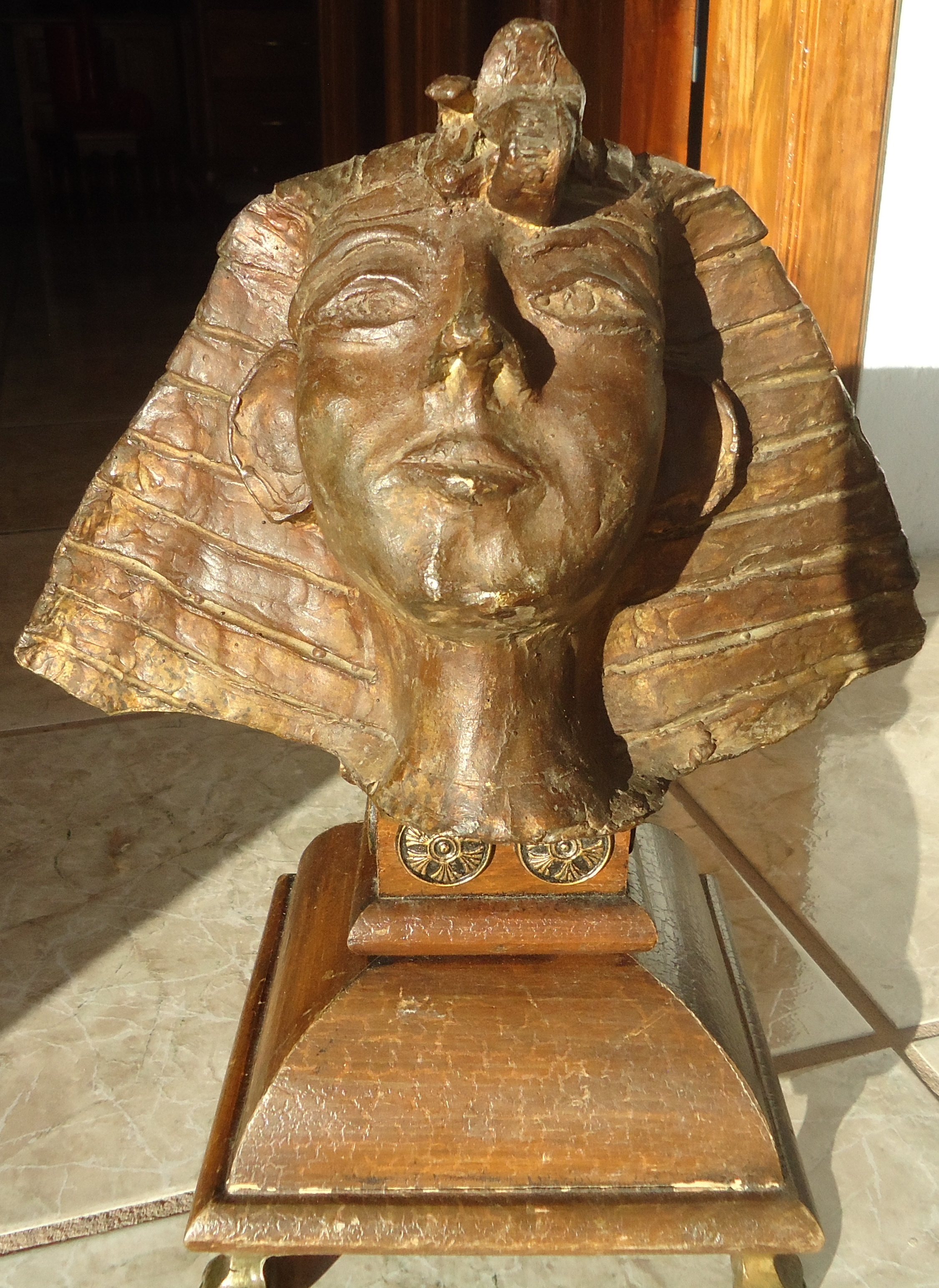 6
Faraón egipcio
Escultura en bronce
35 x 20 cm altura
25 cm sin la base