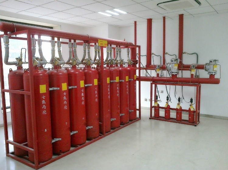 https://0201.nccdn.net/1_2/000/000/09d/677/Firefighting-Gas-Cylinder-Fire-extinguishers-FM200-Gas-750x562.jpg