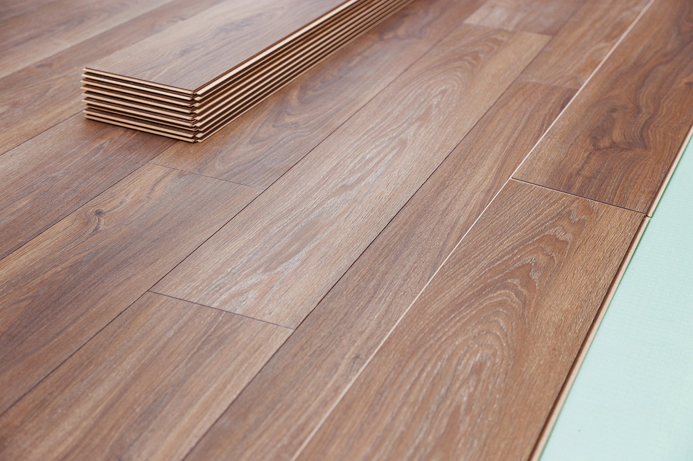 the major difference between vinyl and laminate flooring