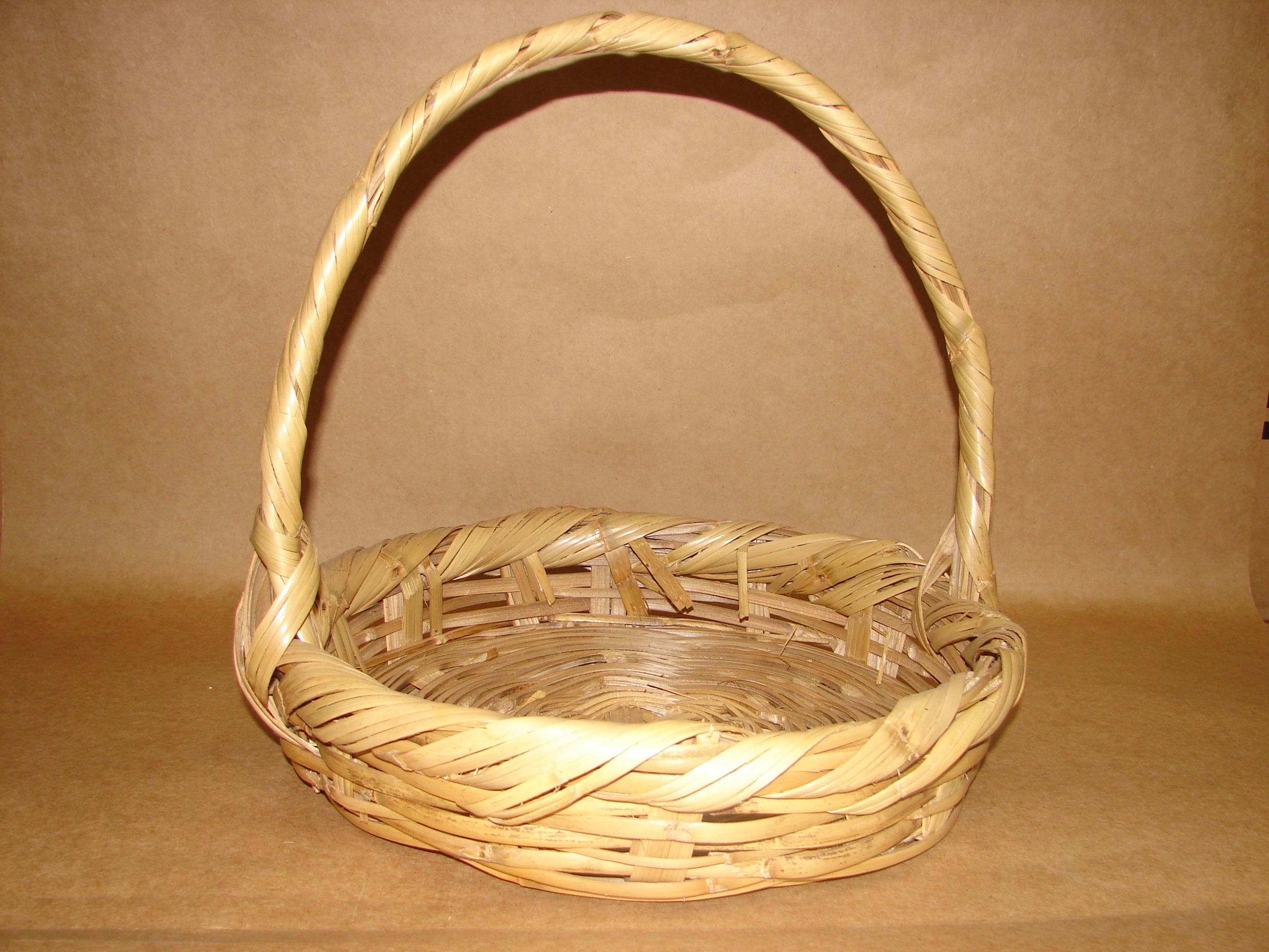 Canasta redonda de paja. Diferentes tamaños disponibles