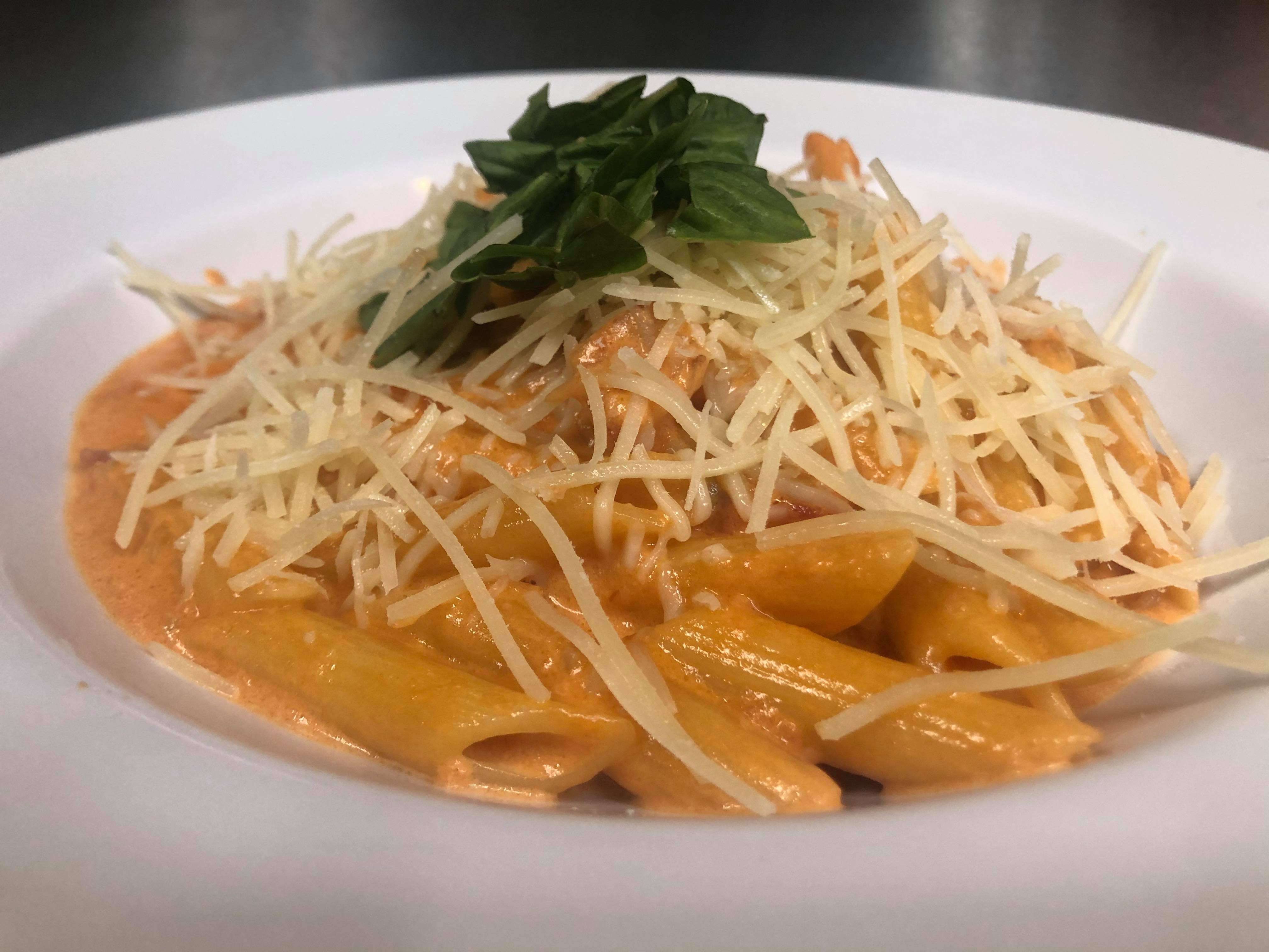 https://0201.nccdn.net/1_2/000/000/09e/115/penne-alla-vodka.jpg