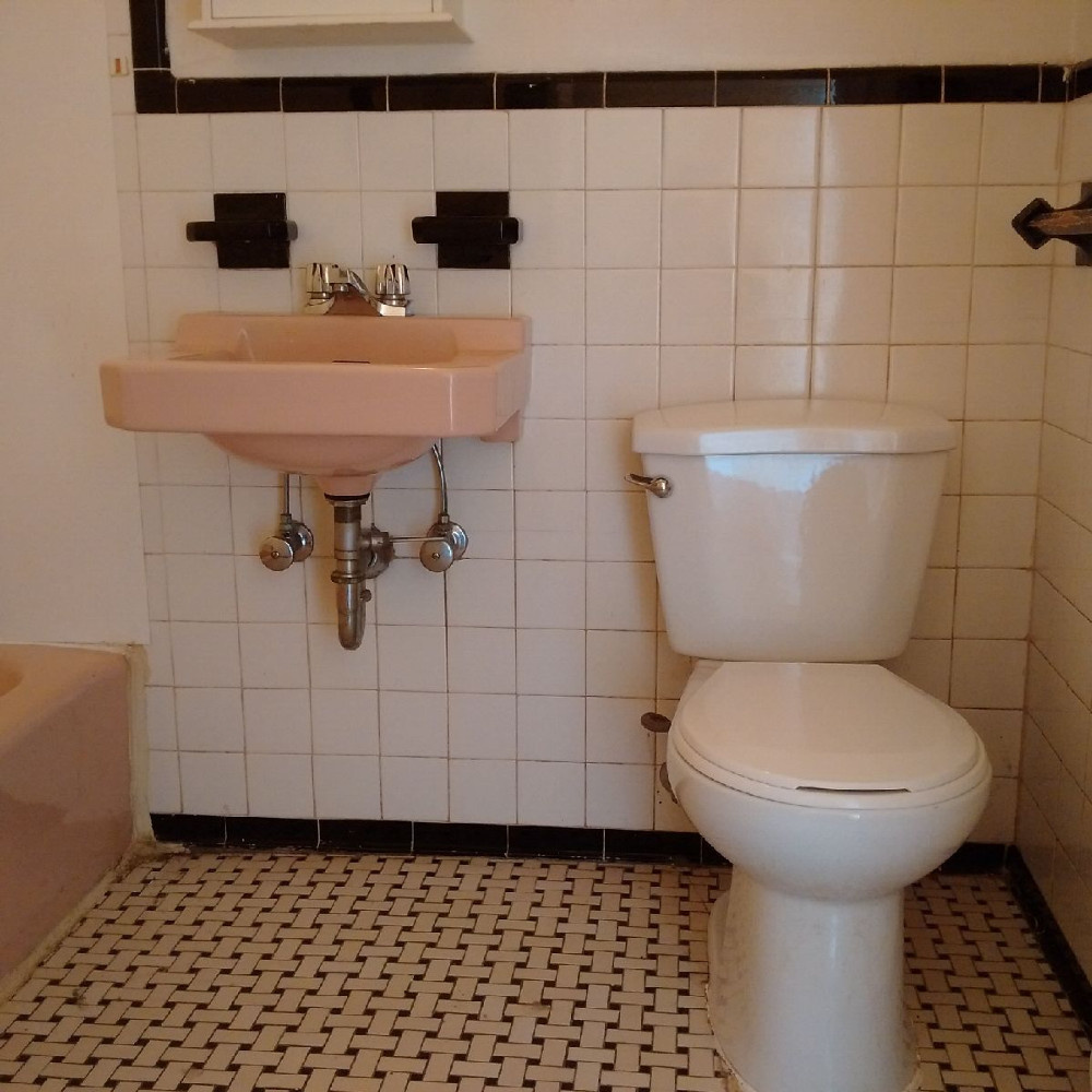 120 Pitt St. #7 Bathroom