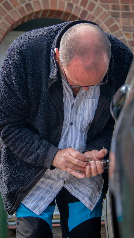 Fixing a car lock