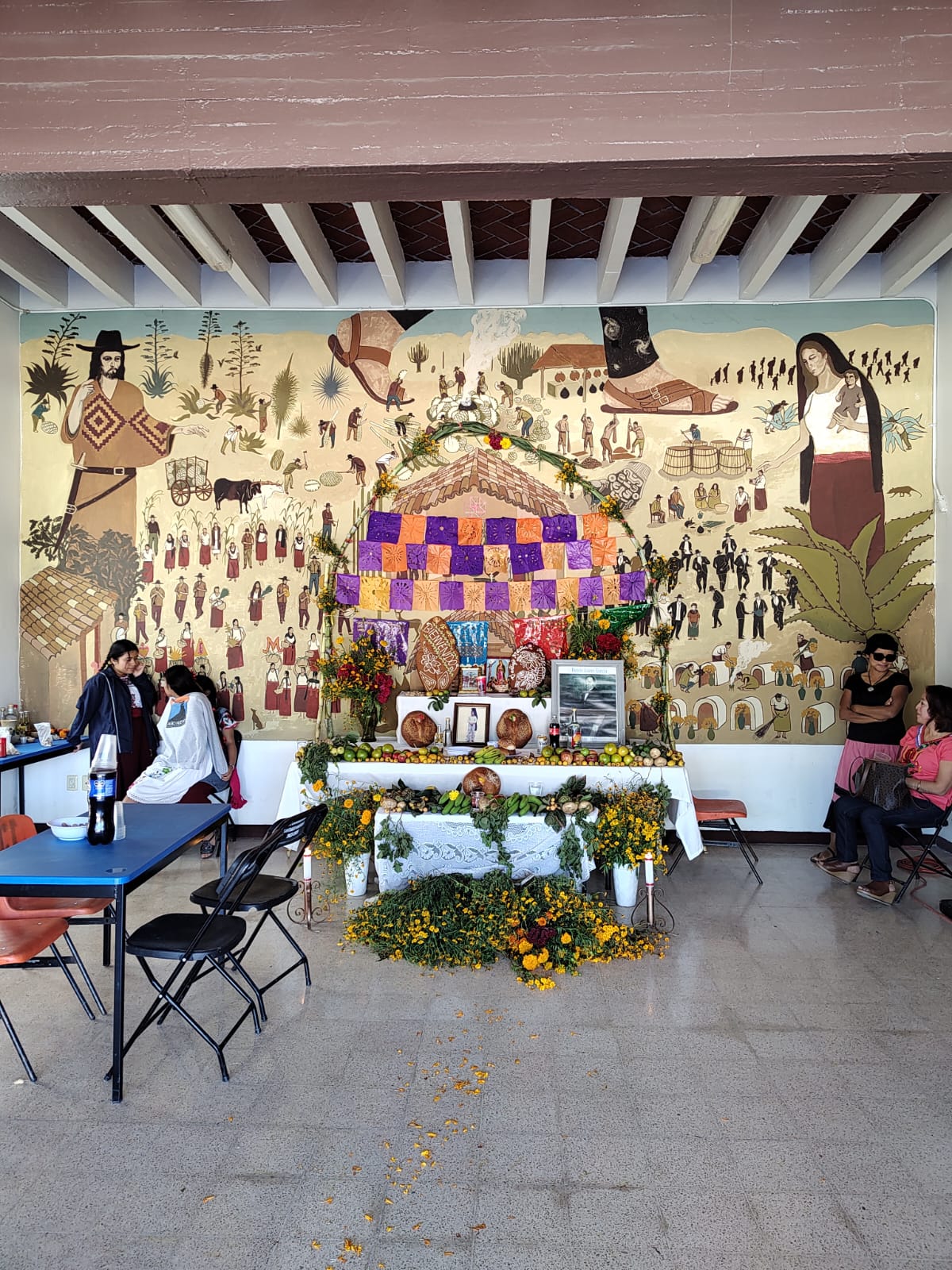 Altar puesto por los alumnos de la Escuela Telesecundaria