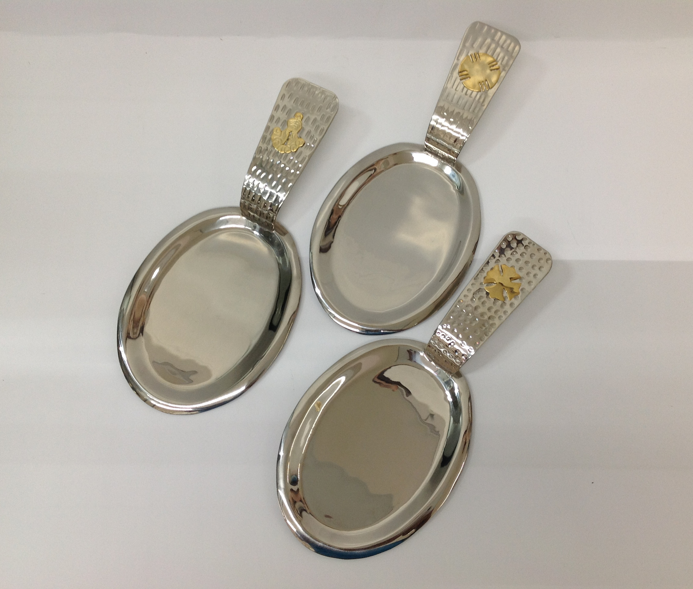 PLATILLO DE COMUNIÓN DE LATÓN CON BAÑO DE NÍQUEL