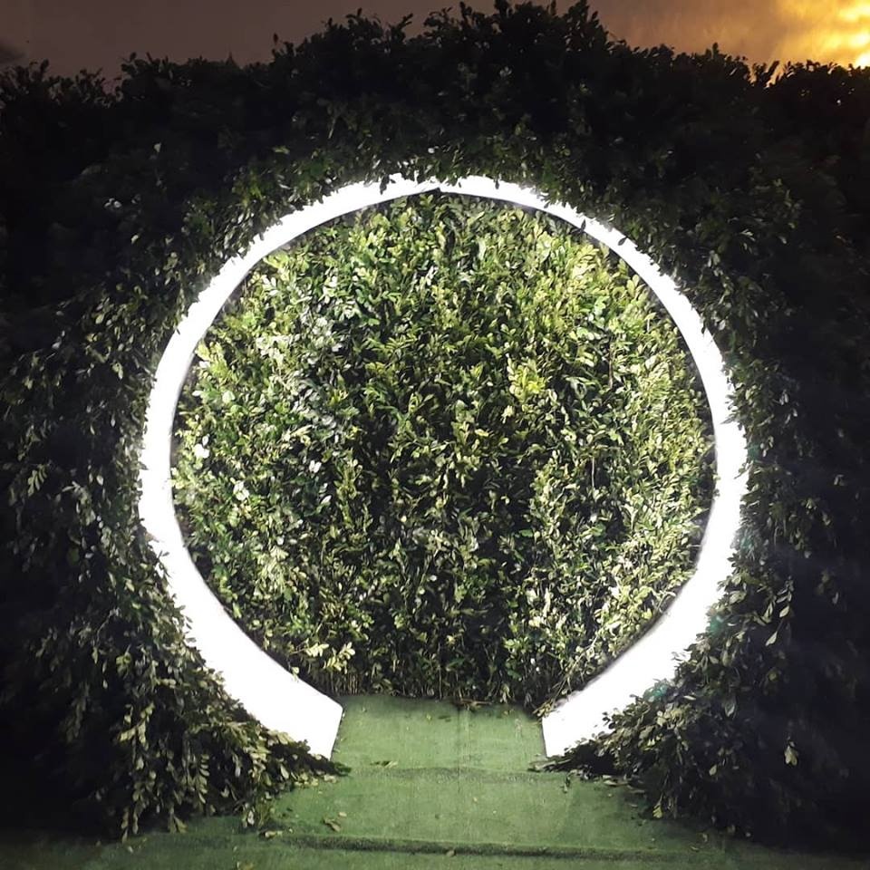 Arco redondo con luces 
2.20m de Altura
1.98m Diámetro  Interno 
2.60m Diámetro externo 
Alquiler con Follaje 
$ 800.000

 Adicional fondo de follaje 
 $180.000