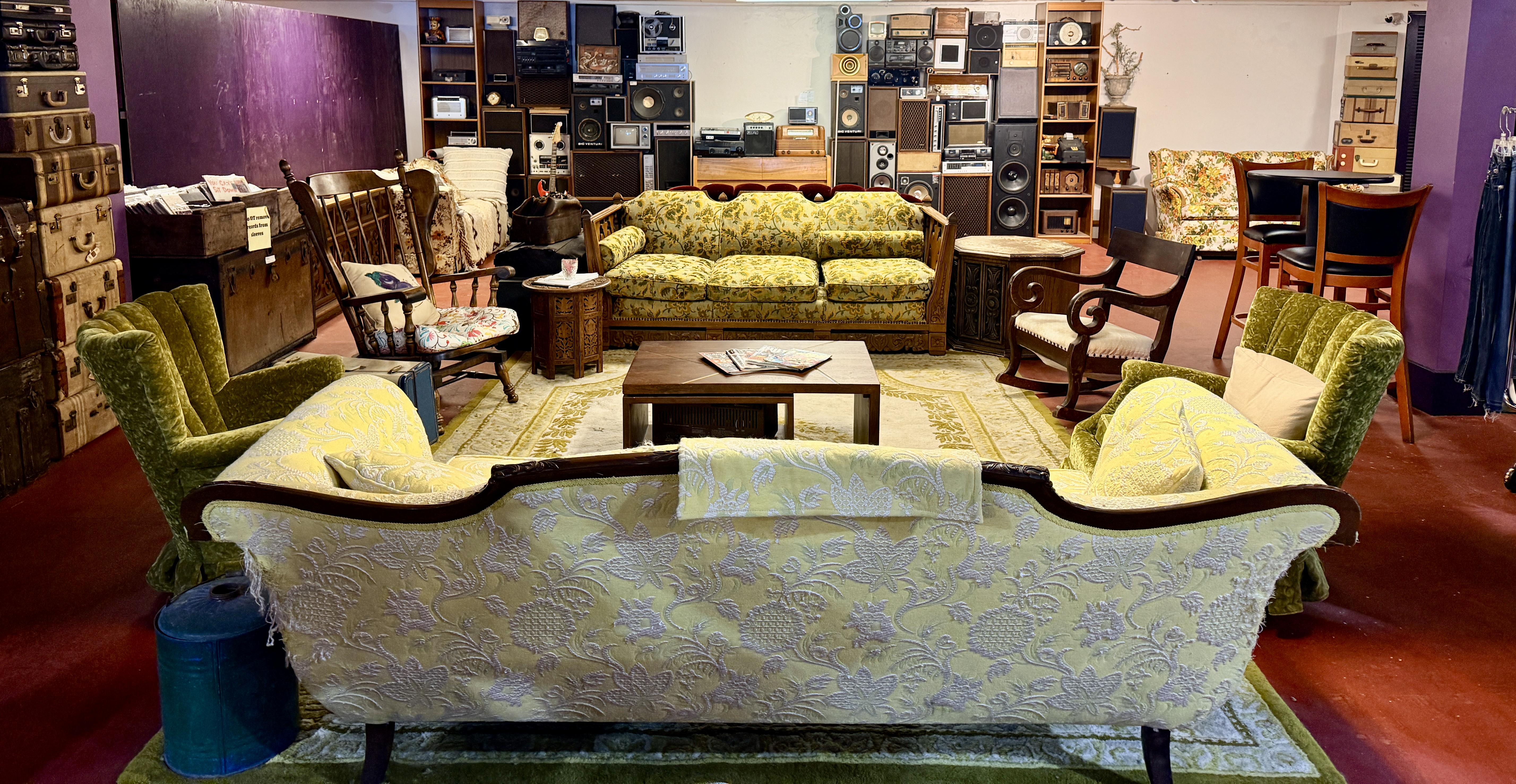 Aubergine Vintage Emporium ~ 119 Petaluma Blvd N