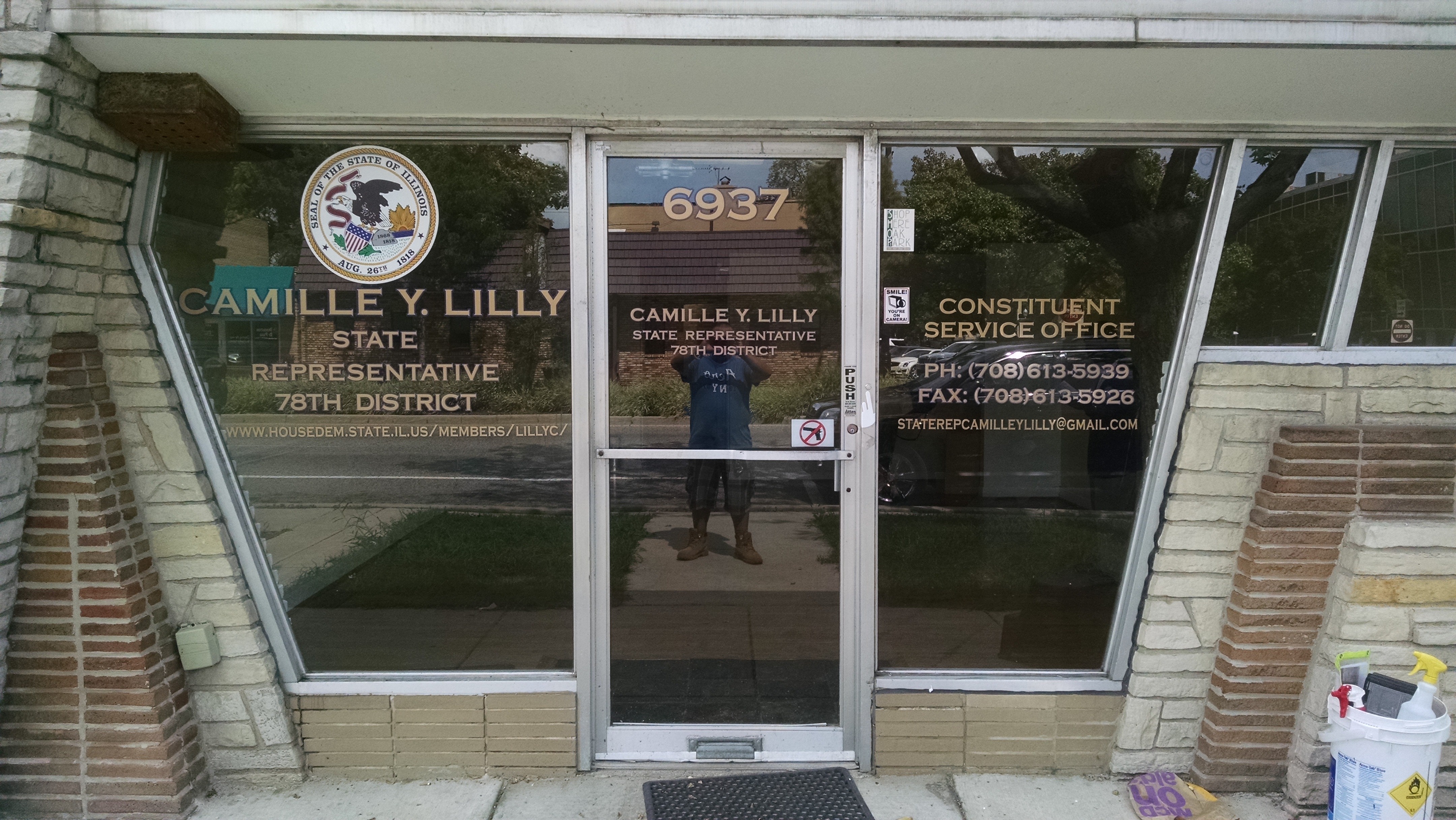 door and window lettering for Camille Y Lilly