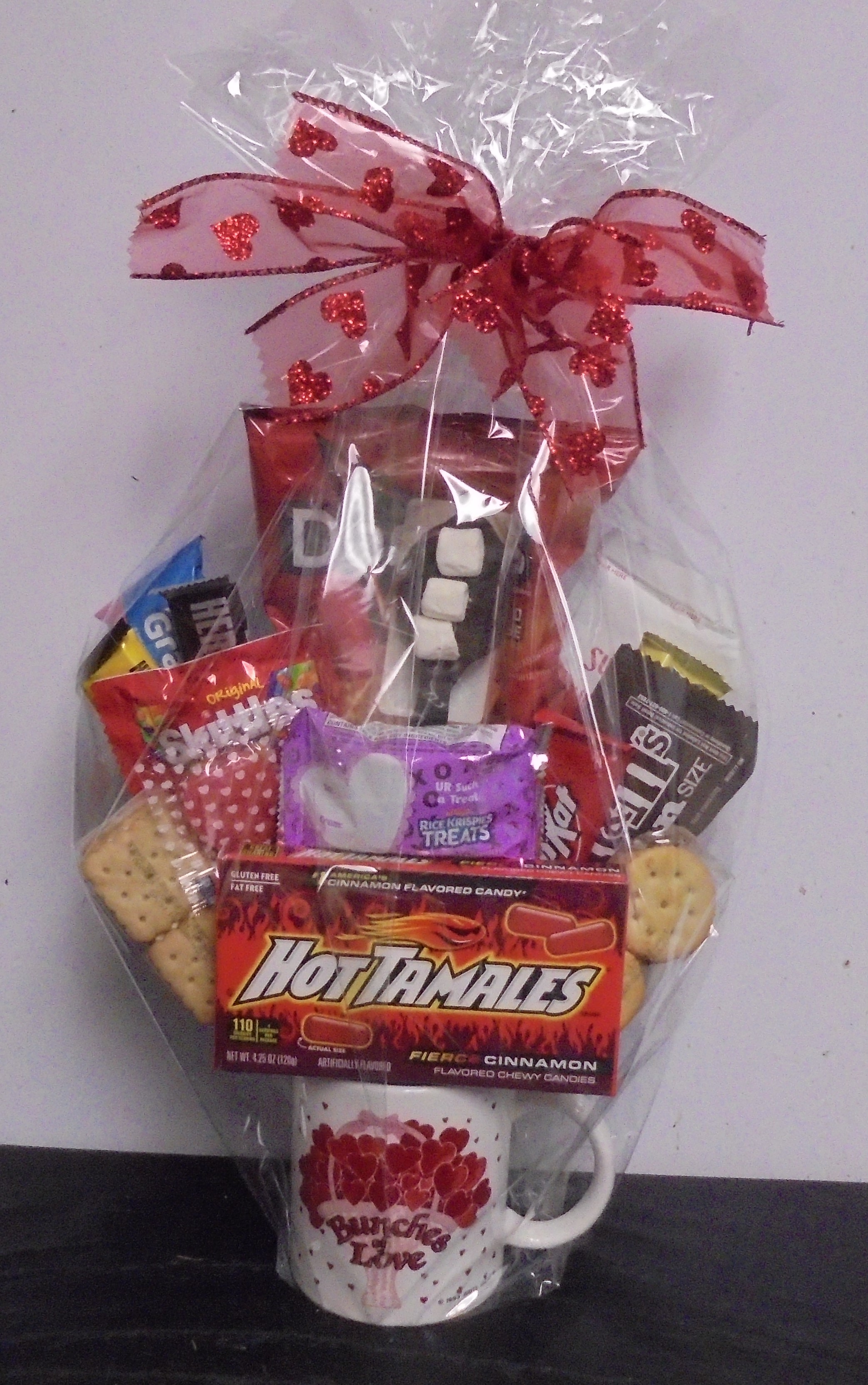 (27) "Valentine" Mug Candy Bouquet
$35.00