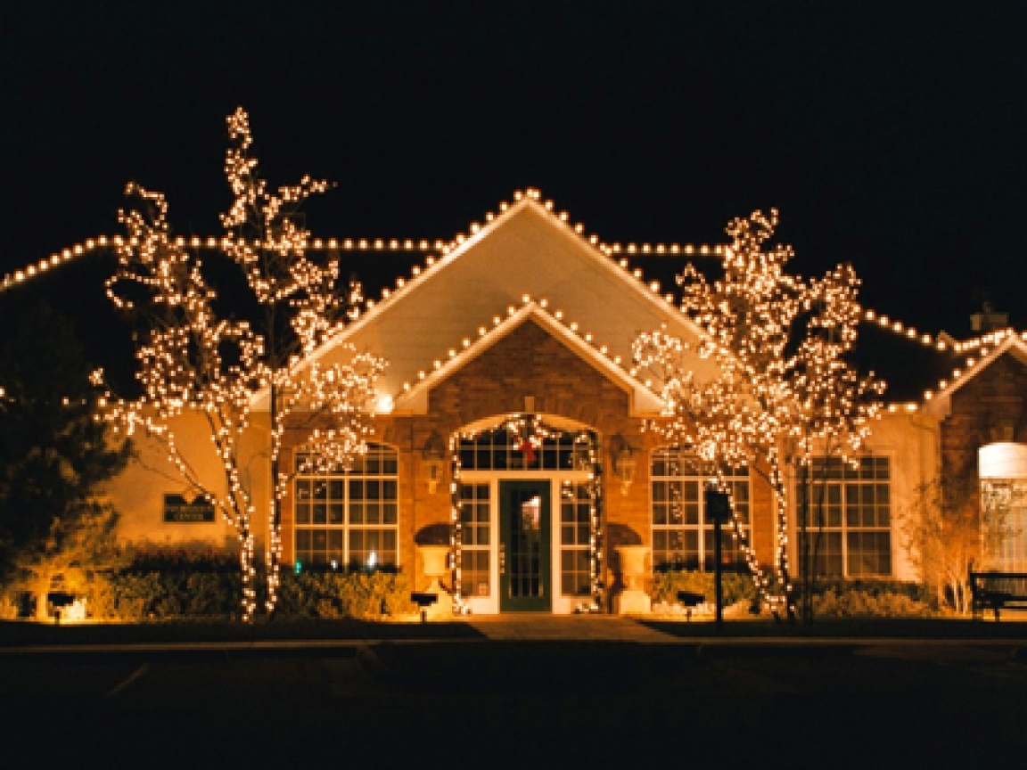 https://0201.nccdn.net/1_2/000/000/0a1/592/outdoor-christmas-lights-house-houses-for-christmas-light-ideas-1152x864.jpg