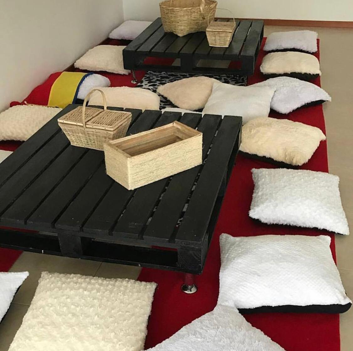 Cojines en tela felpudo
Color Blancon o beige
44cm x 44cm
Alquiler $ 5.000
Precio Unitario