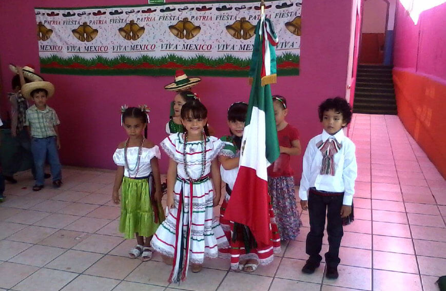 Kínder Pinocho  - HONORES A LA BANDERA