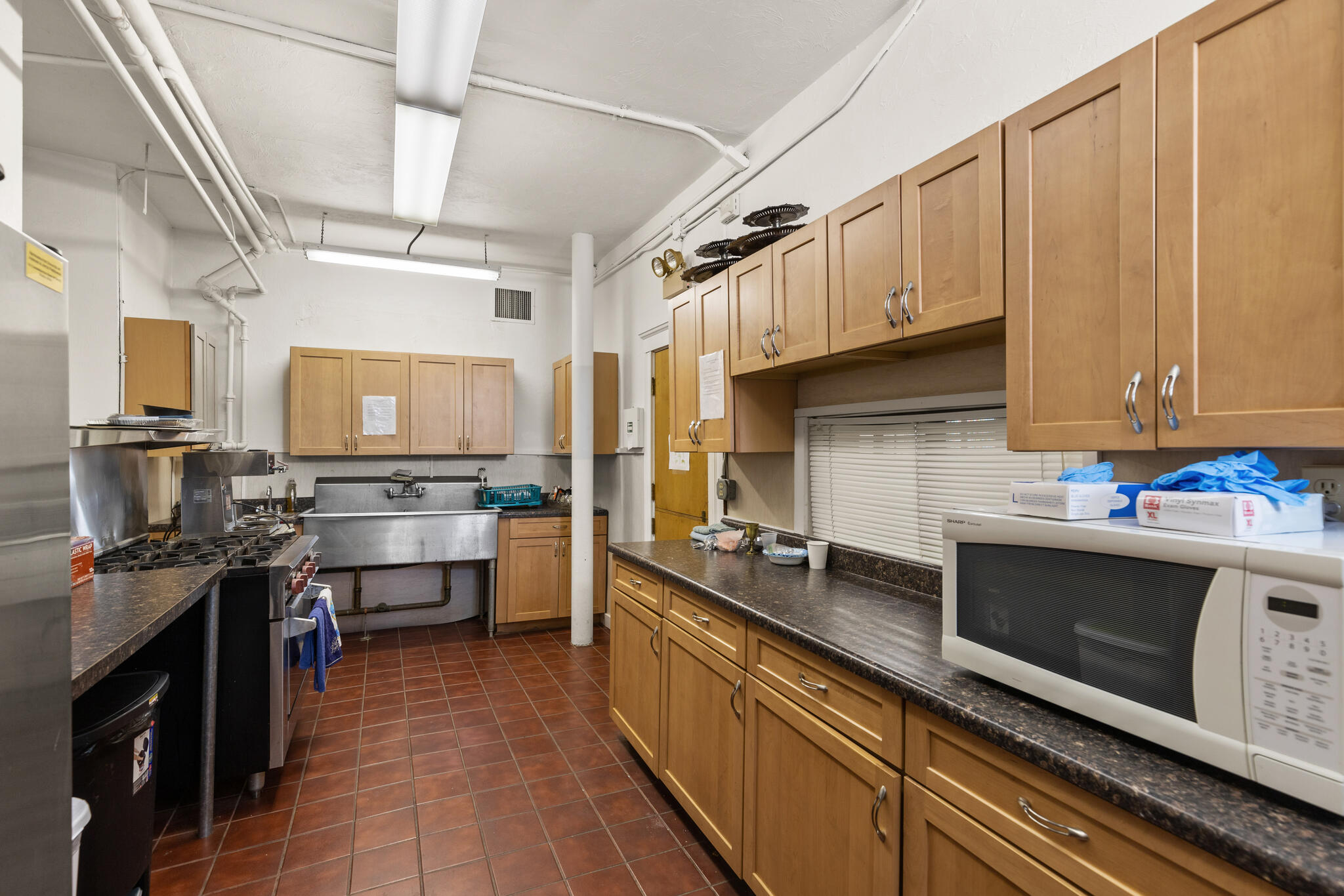 https://0201.nccdn.net/1_2/000/000/0a2/1b8/0-park-st-peabody-ma-01960-usa-017-015-23-kitchen3-mls_size.jpg