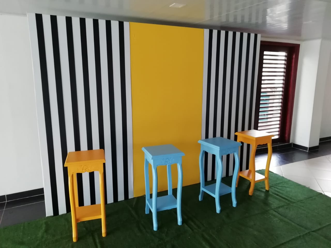 Mesa Auxiliar Pata Curva
$ 50.000
37x37cm
80cm Alto $ 50.000