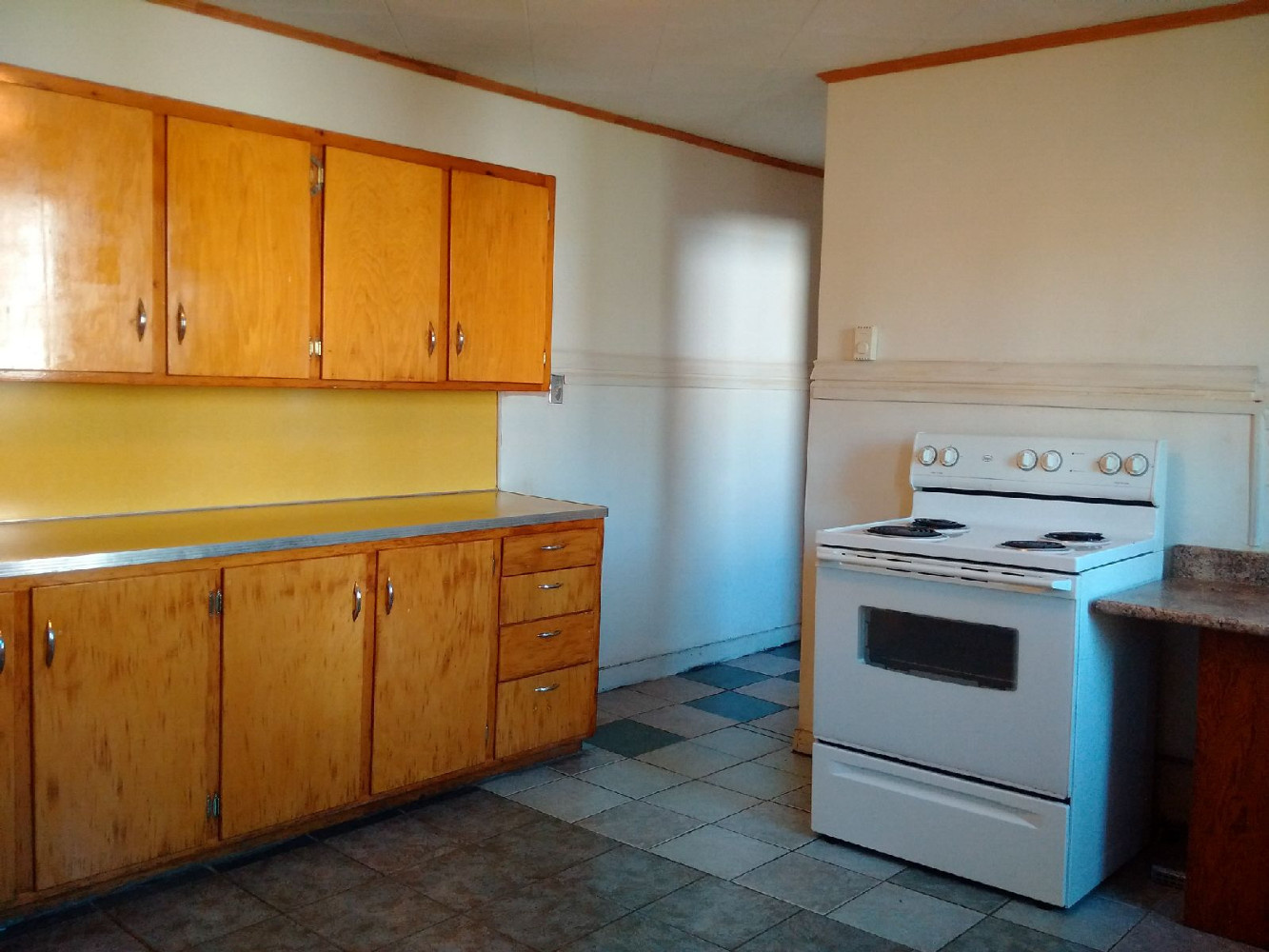 186 Saint James #3 Kitchen