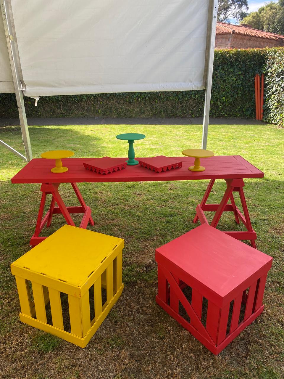 Mesa Caballete Grande Rojo
2.15Cmx82Cm Alto
$ 60.000