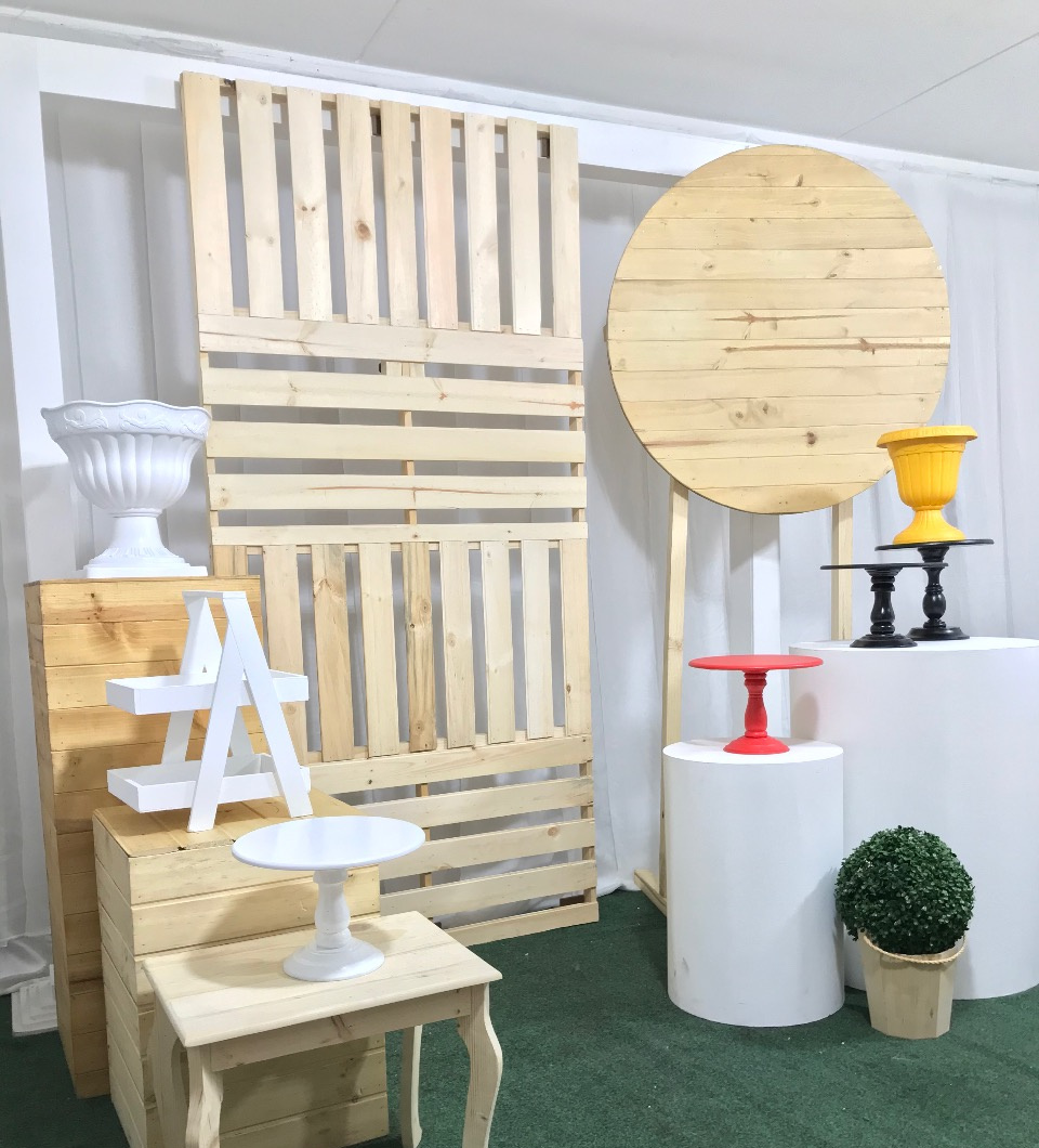 Pared De Tablilla Invertida
Altura 2.20m X 1.04m
$50.000 Alquiler
Circulo Efecto 3D Enchapado con Caballete
Alto 2.20
Diámetro 1m
$50.000