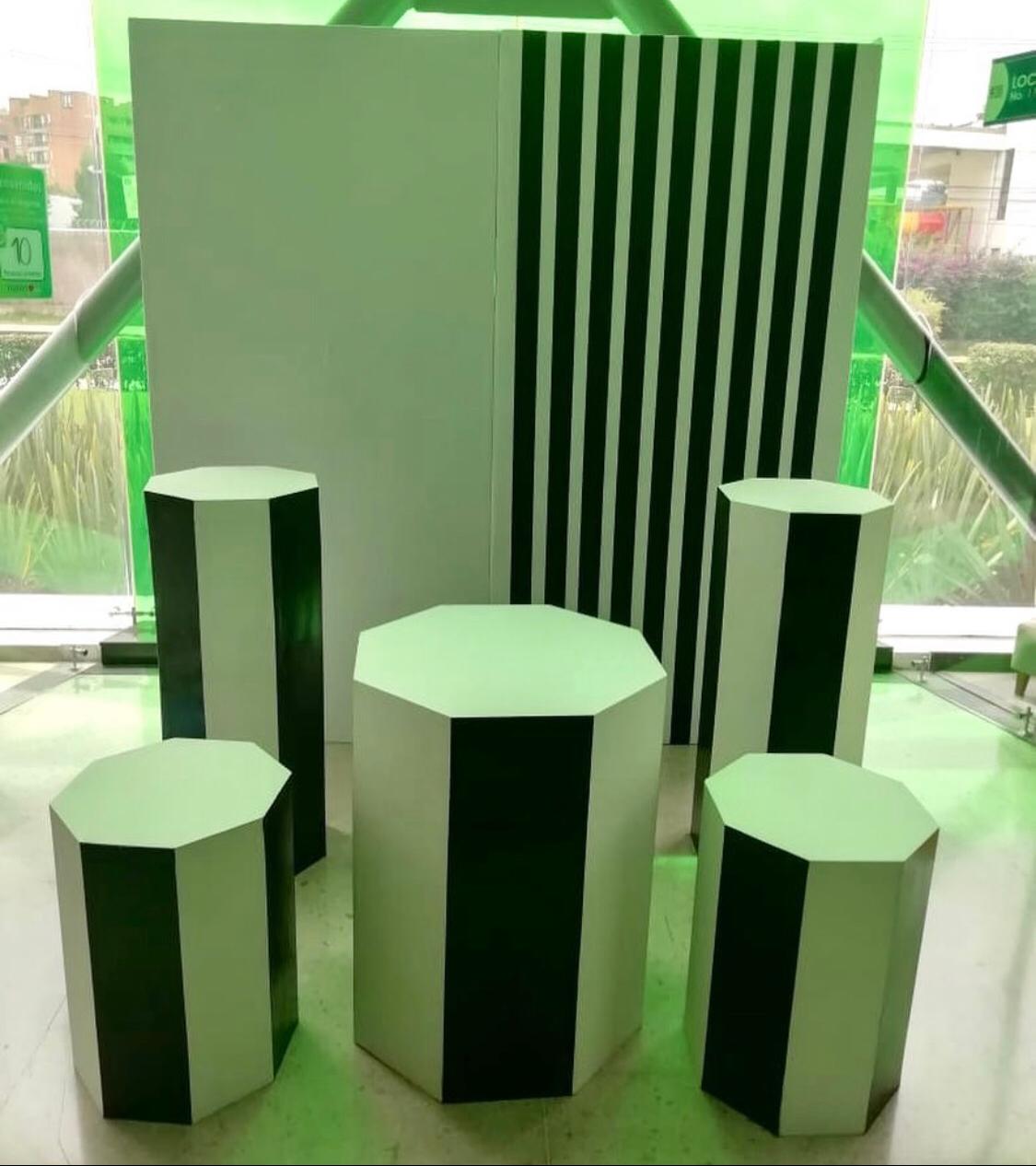 Combo de 5 Octagonales
ALTO:40x40. X 1.02M DE ALTURA
PEQUEÑA: .40x40 X 58CM DE ALTURA
$200.000 Alquiler