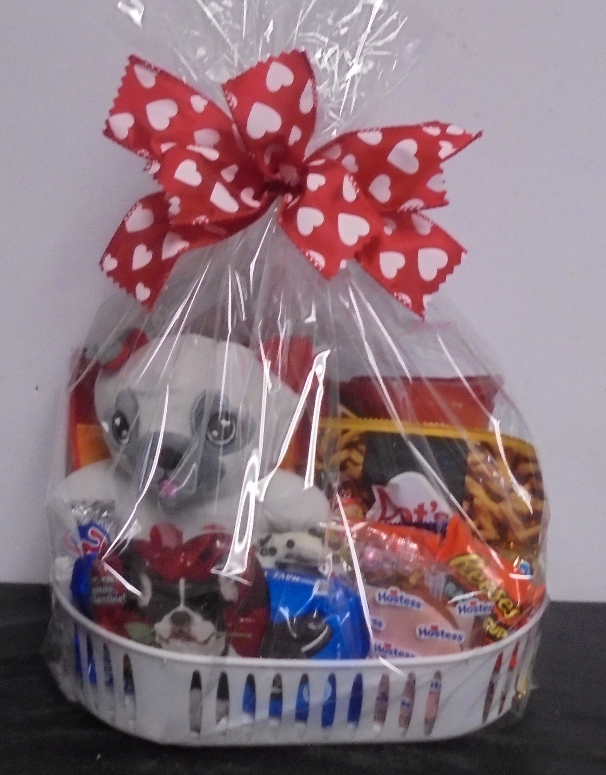 (K24) Goodie Basket
W/ Small Plush Dog
$30.00