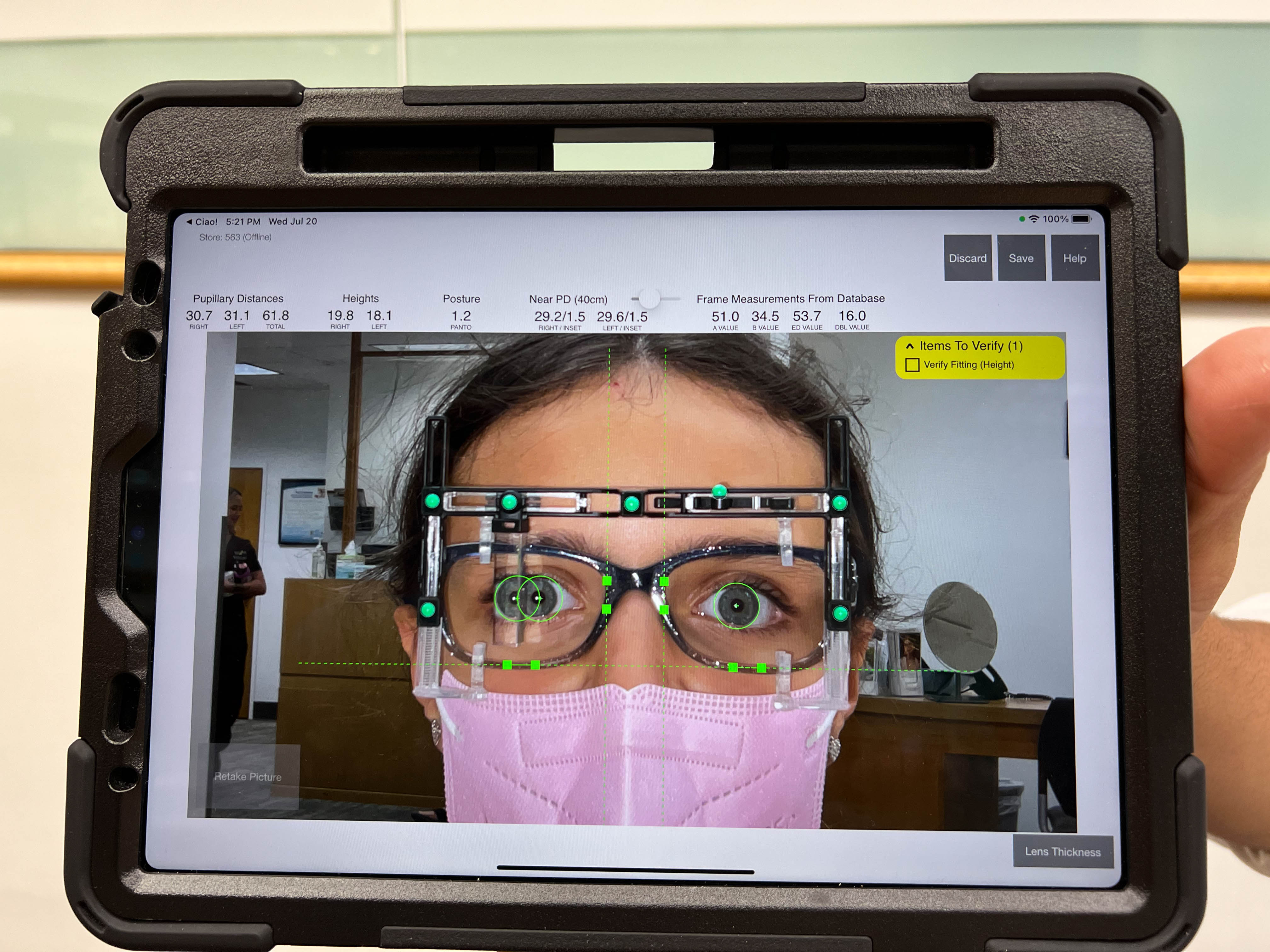 Ariela got new glasses