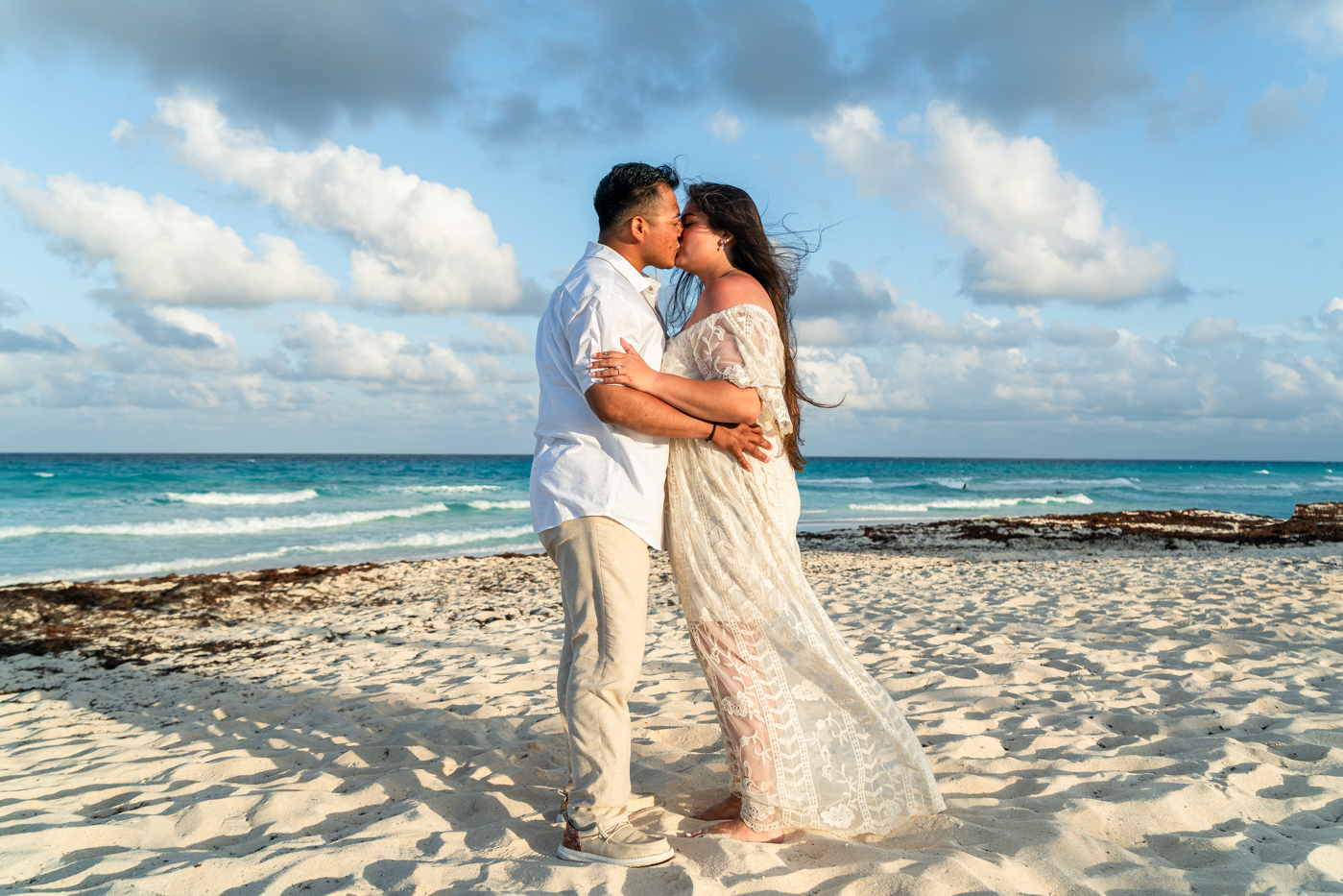 https://0201.nccdn.net/1_2/000/000/0a3/bfd/romantic-mariachi-proposal-in-cancu%CC%81n079.jpg
