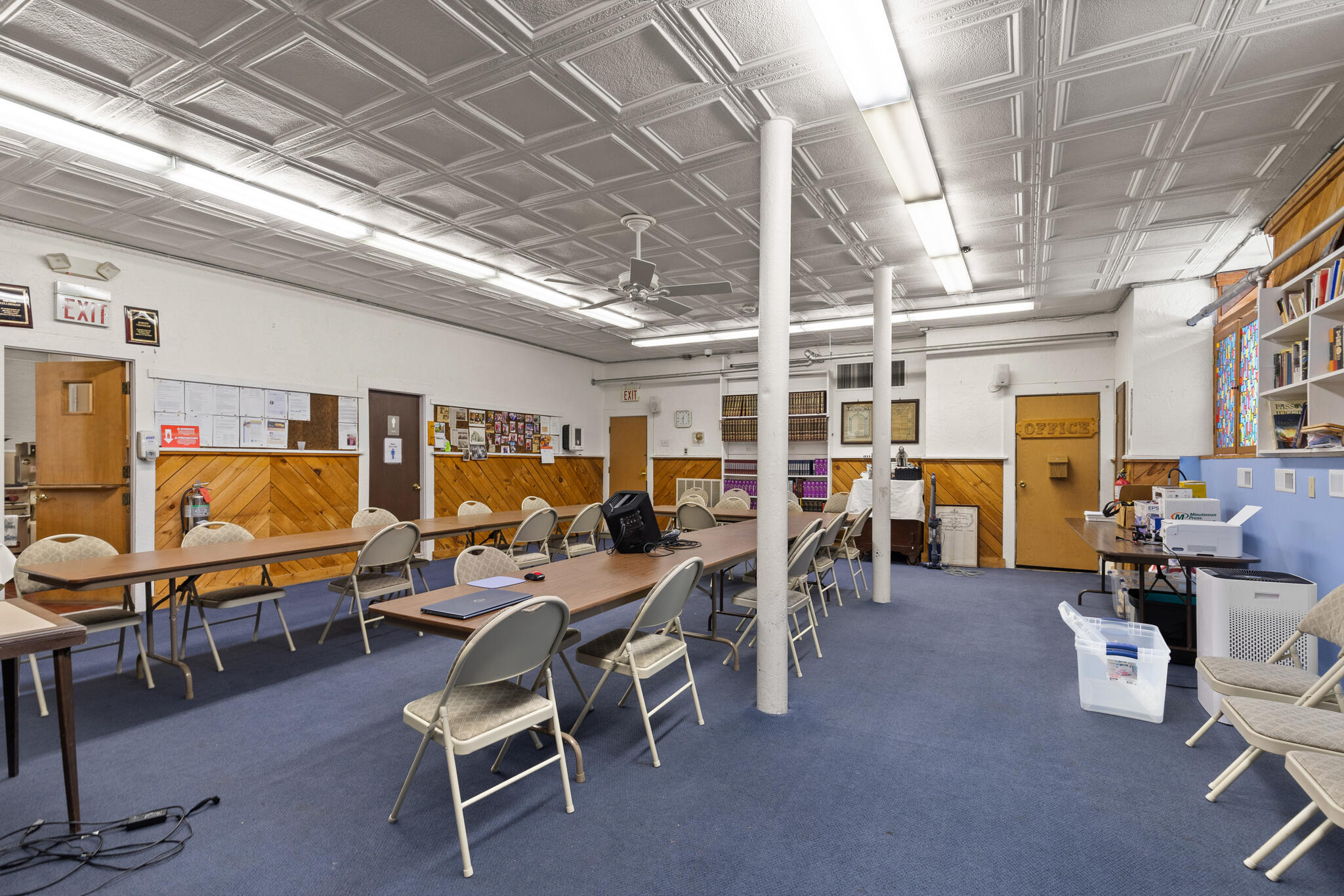 https://0201.nccdn.net/1_2/000/000/0a3/ef8/0-park-st-peabody-ma-01960-usa-012-008-04-living1-mls_size.jpg