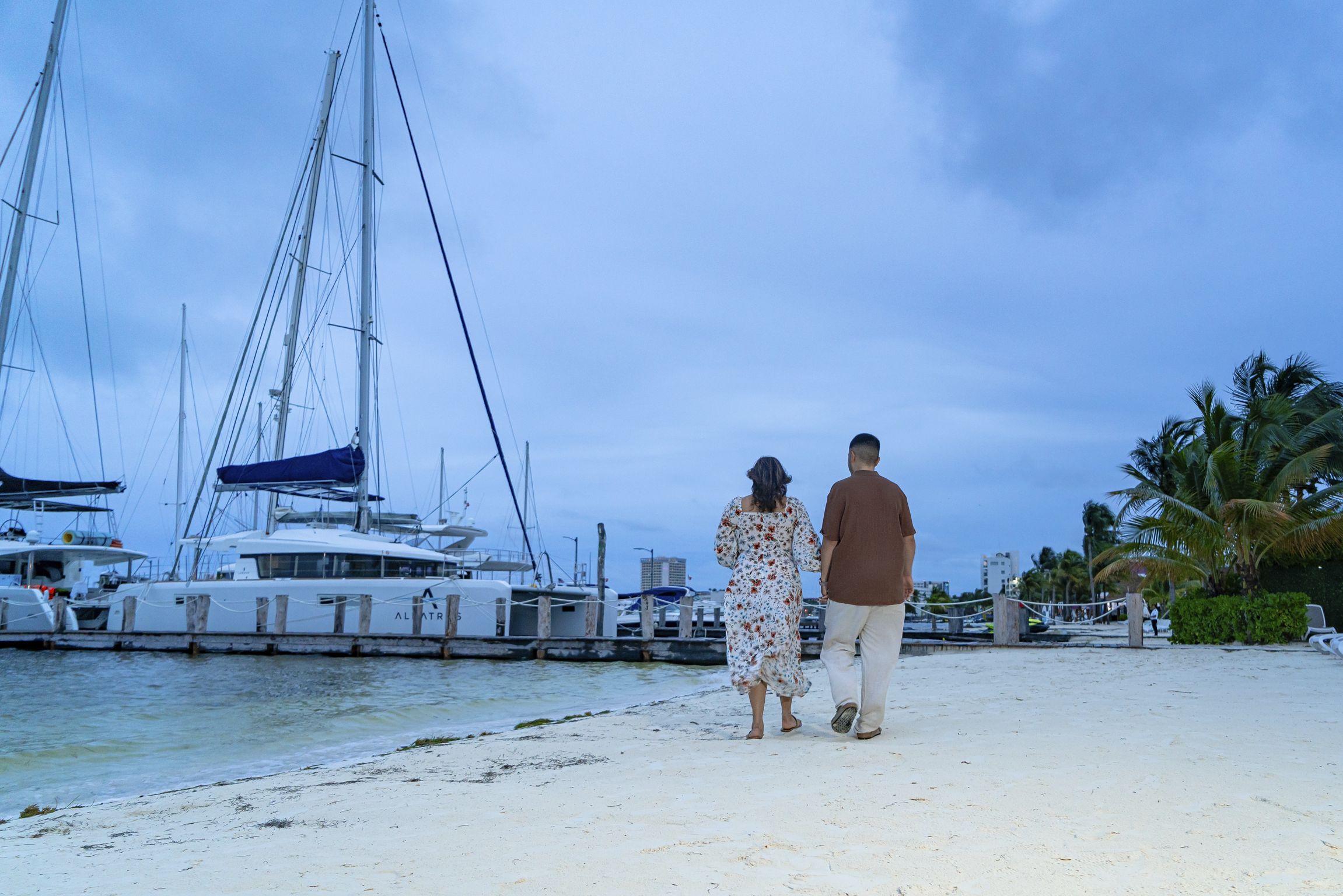 https://0201.nccdn.net/1_2/000/000/0a4/3d3/contratar-foto%CC%81grafo-de-pedida-en-cancu%CC%81n-luxury-engagement-ph.jpg