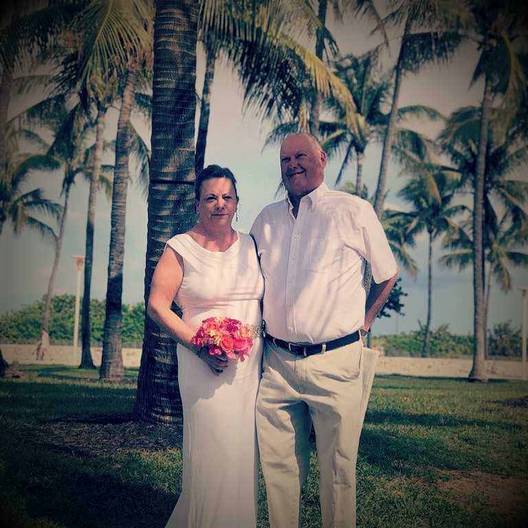https://0201.nccdn.net/1_2/000/000/0a4/3e1/miami-beach-bride-and-groom.jpg