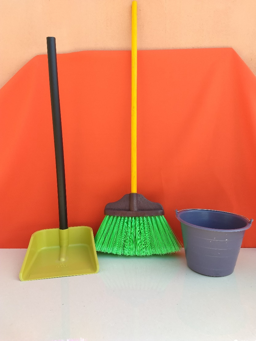 RECOGEDOR, ESCOBA Y CUBETA INFANTIL 