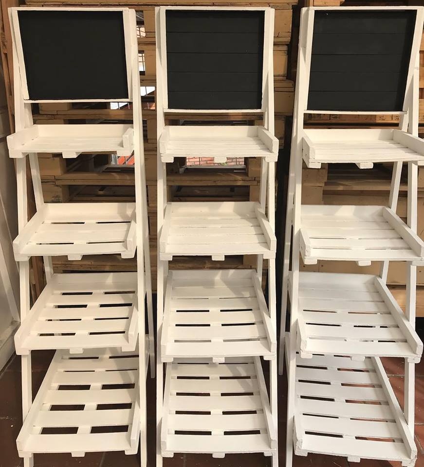 Escalera lineal 4 peldaños 
Color blanco
Alquiler $ 60.000