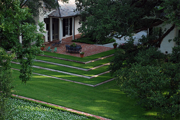 https://0201.nccdn.net/1_2/000/000/0a4/9d3/30-lawn-steps.jpg
