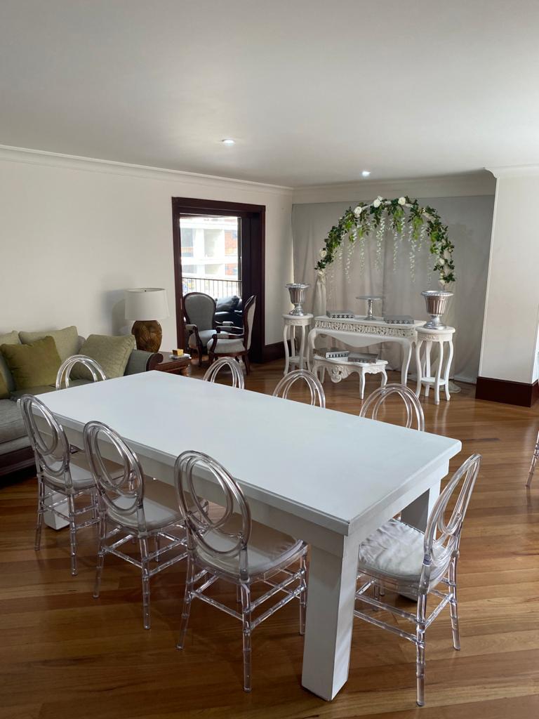 Mesa Rectangular de Madera Blanca
Medidas: 2.20m x 1m
$90.000
sin sillas