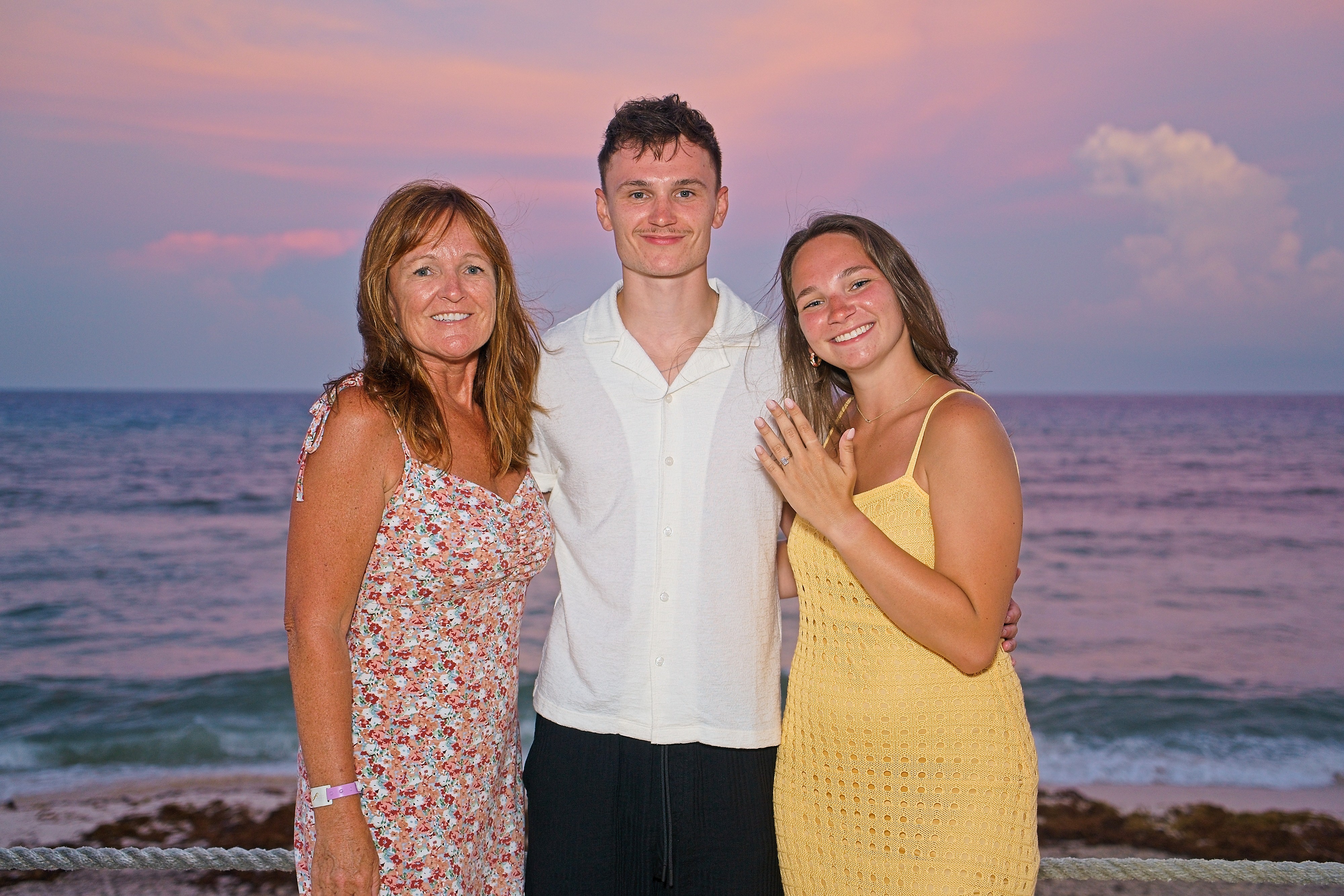 https://0201.nccdn.net/1_2/000/000/0a5/094/engagement-moment-captured-%E2%80%93-proposal-photos61.jpg