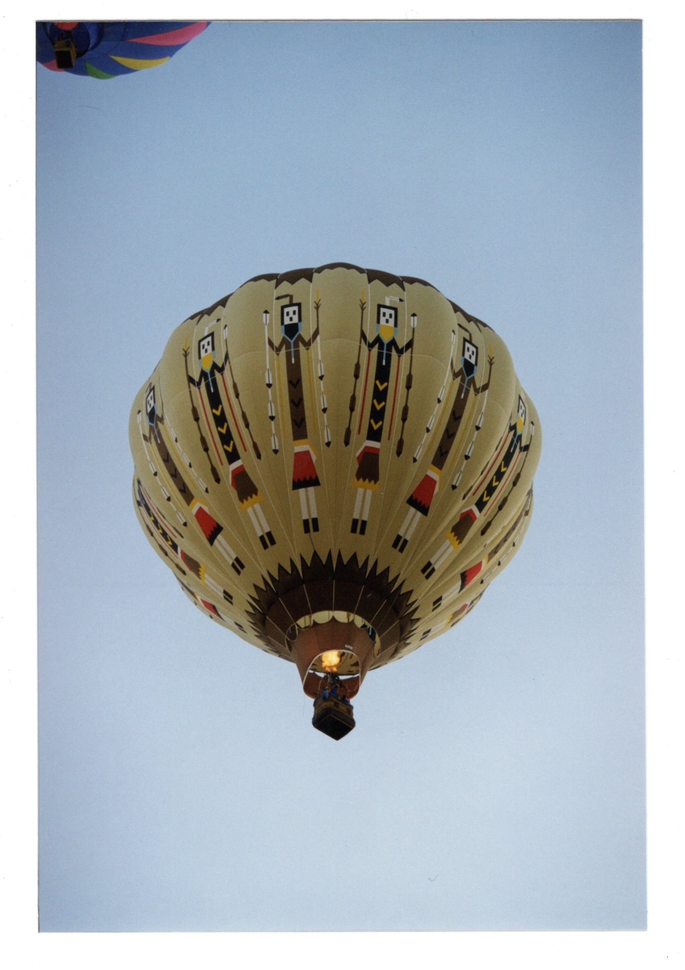 https://0201.nccdn.net/1_2/000/000/0a5/239/hot-air-balloons--43--1343x1902.jpg