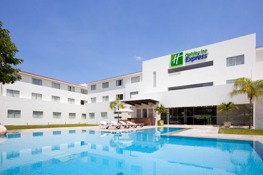 https://0201.nccdn.net/1_2/000/000/0a5/4cf/holidayinn-playa-del-carmen.jpg