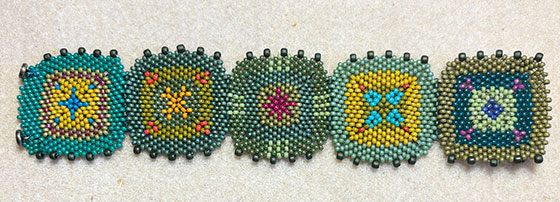 Bracelet woven in peyote stitch