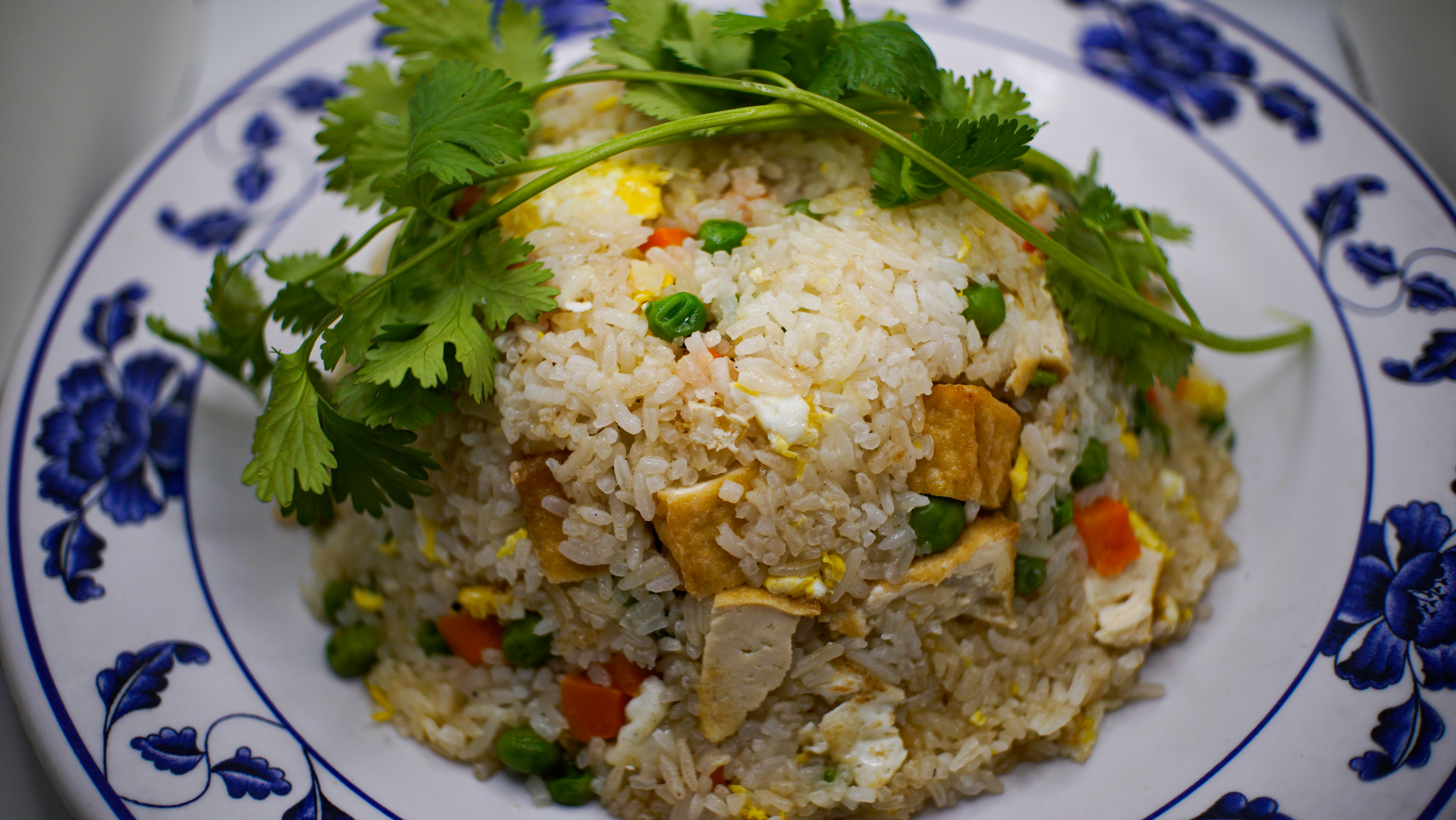 5V. COM CHIEN CHAY
Vegetable & Tofu Fried Rice 
W/ or W/Out Egg
and Peas/Carrots