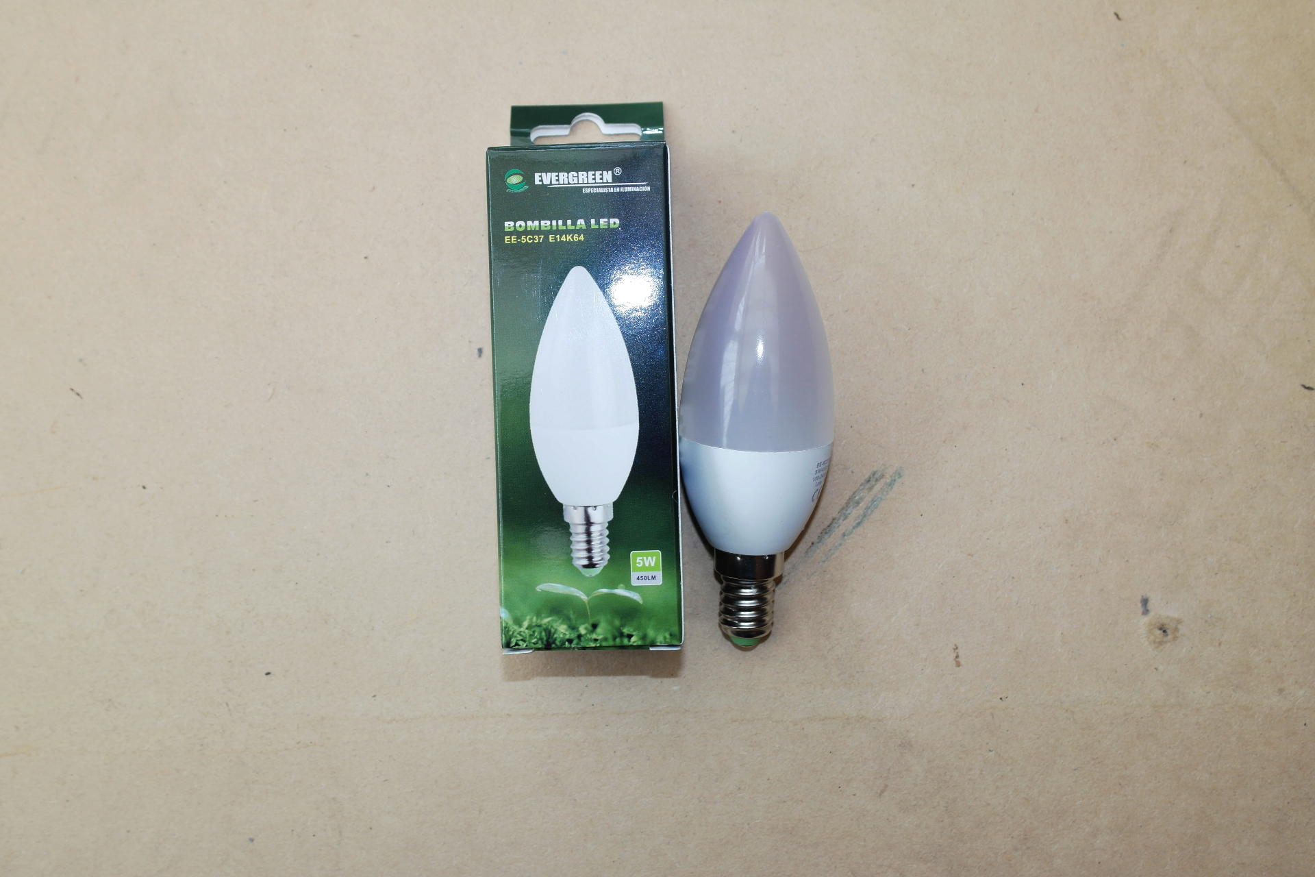 Bombillo Vela LED E14 
5W 3000°K-6400°K Evergreen 
Cod:15280-15281