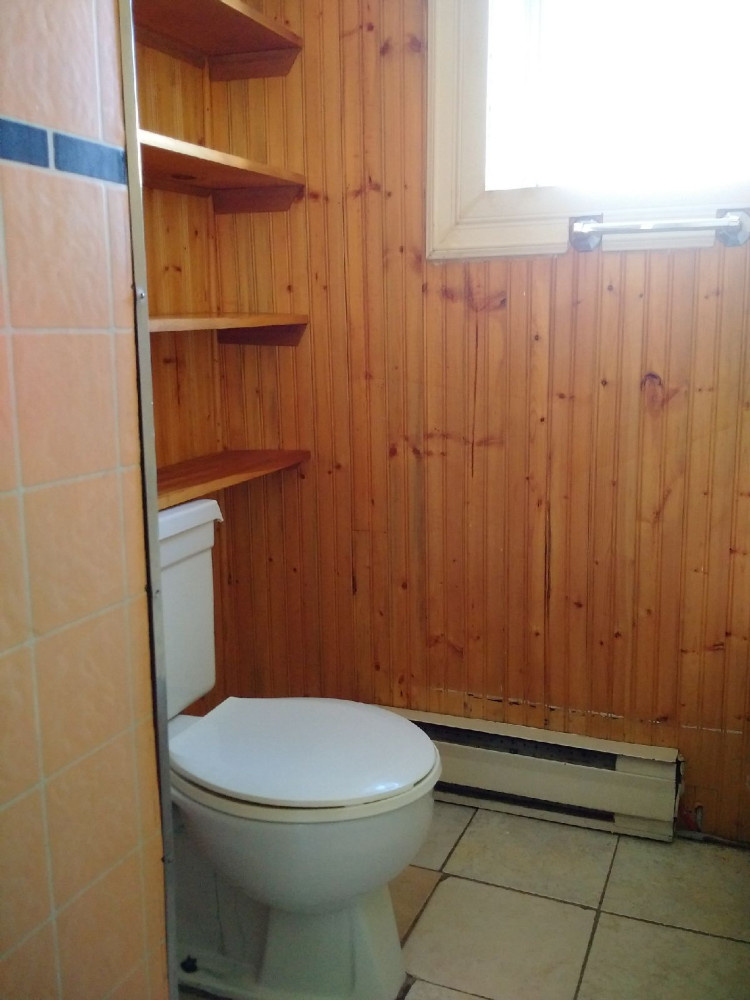 186 Saint James #3 Bathroom