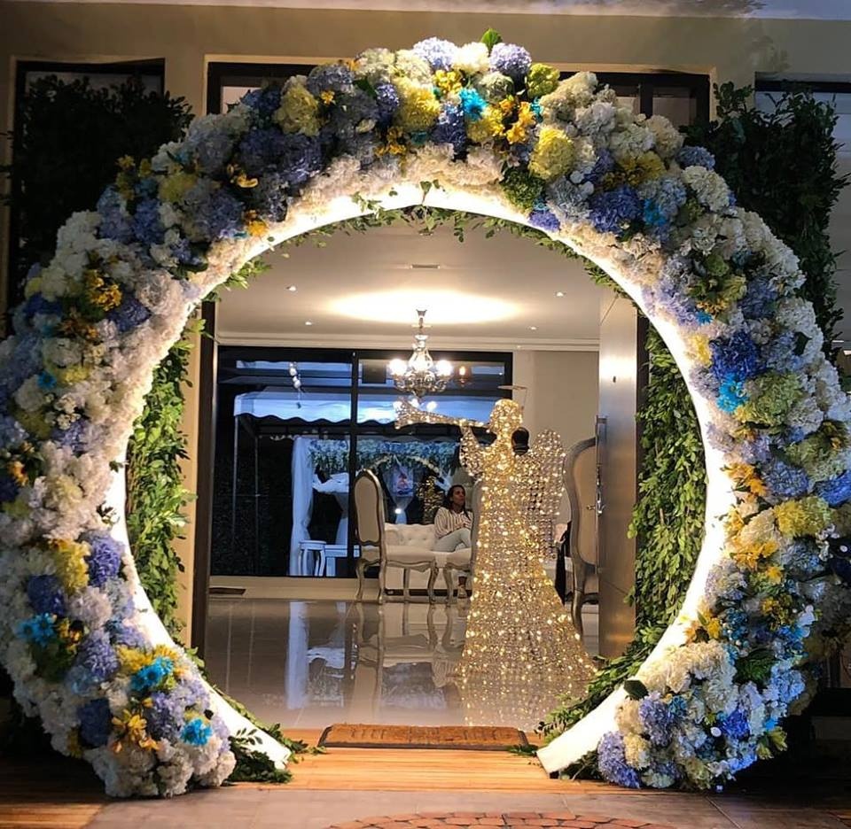 Arco de luces con follaje y
 Fl2.20m de Altura
1.98m Diámetro  Interno 
2.60m Diámetro externo ores 
$1.900.000
